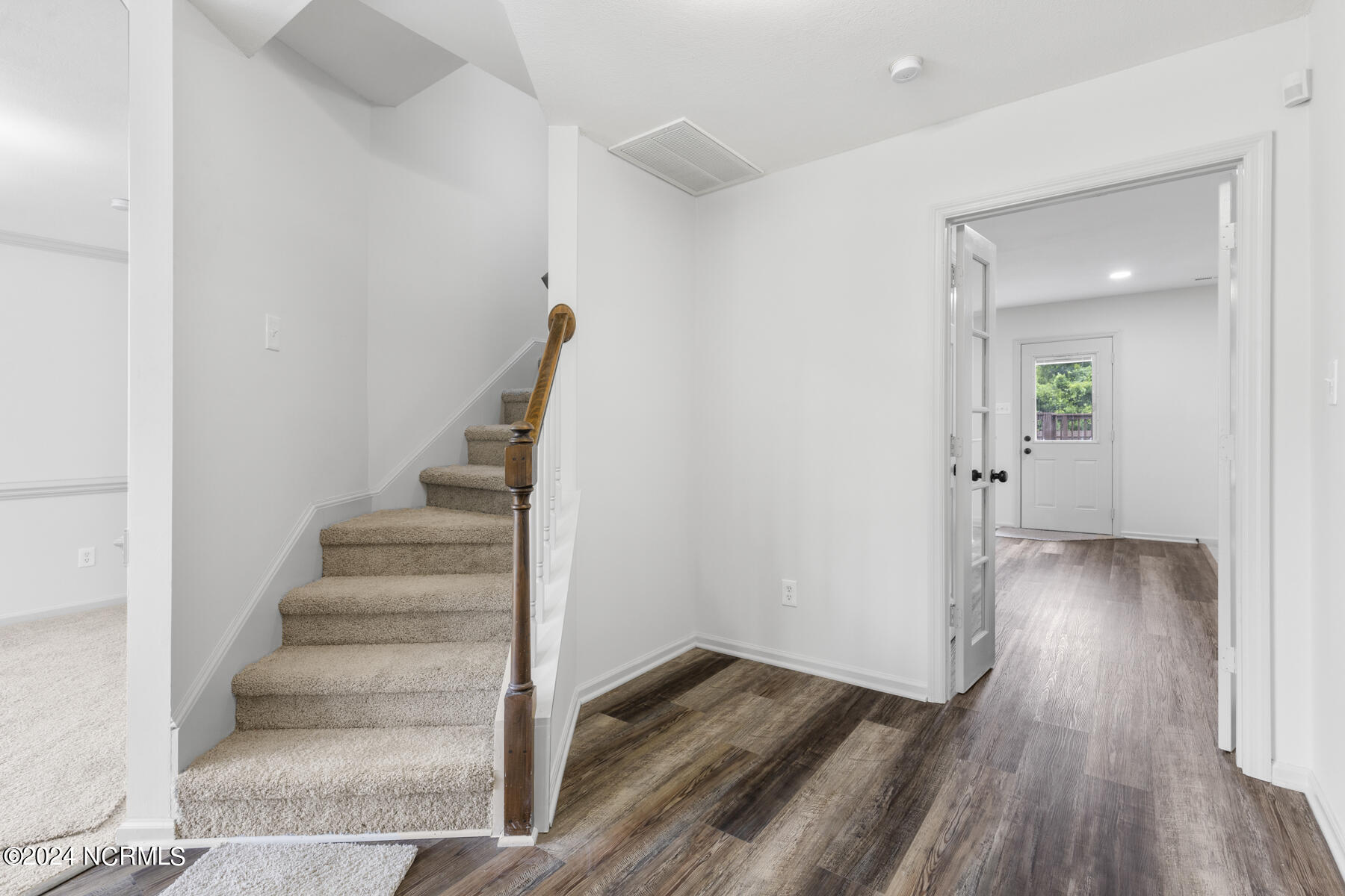 1035 Commons Drive N