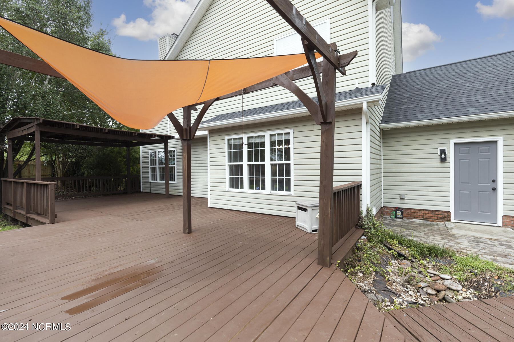 1035 Commons Drive N