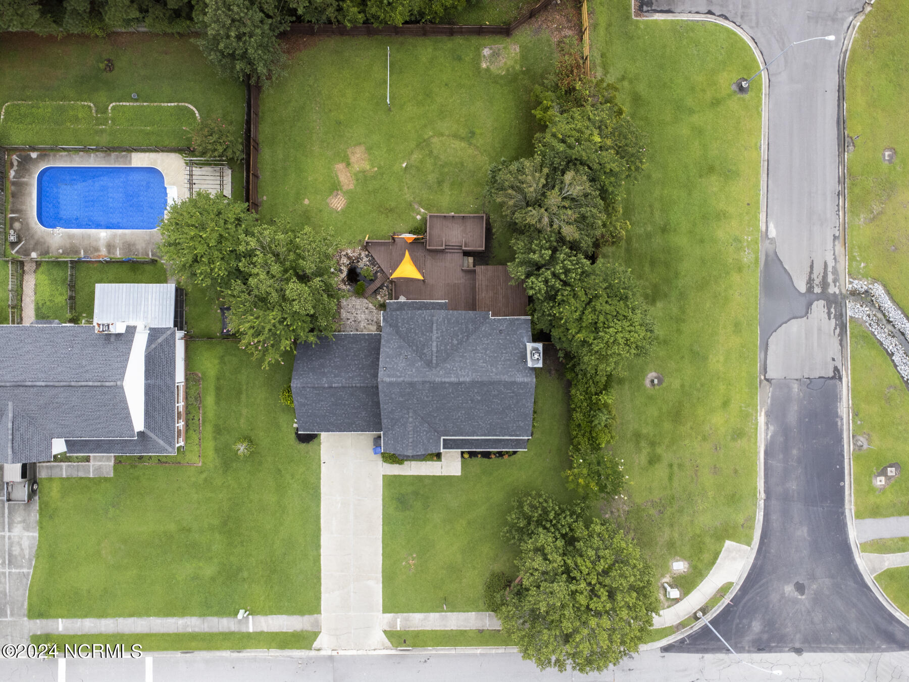 1035 Commons Drive N