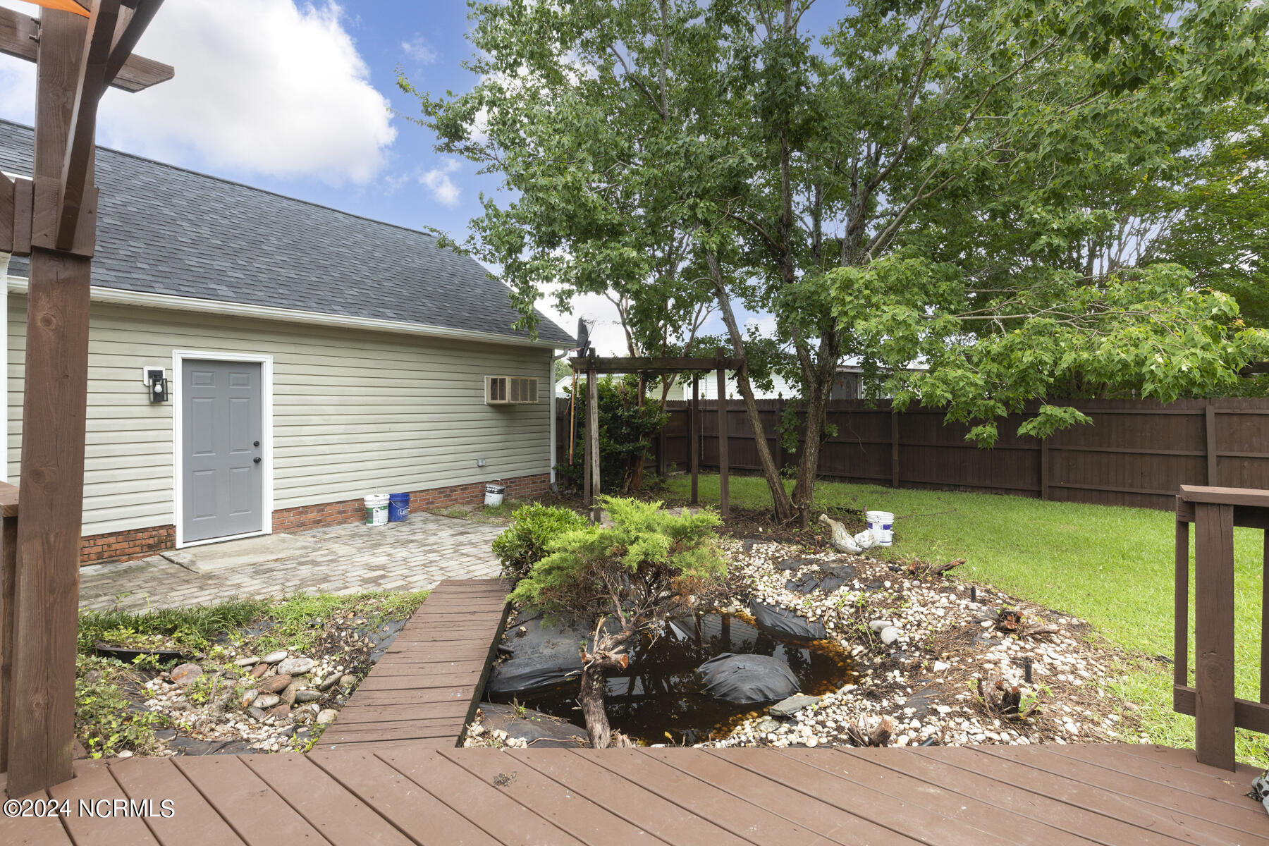 1035 Commons Drive N