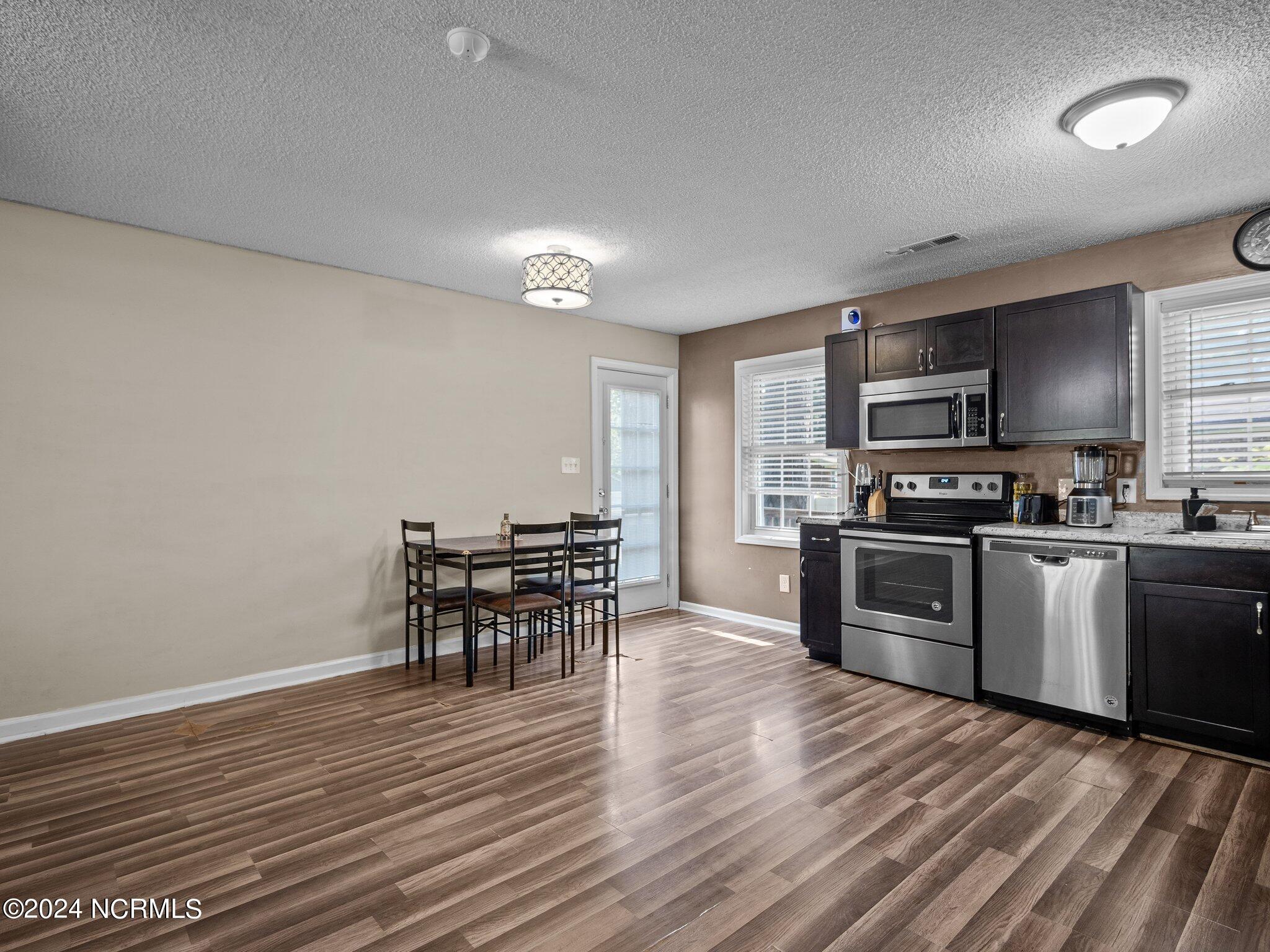 11 Lakewood Court