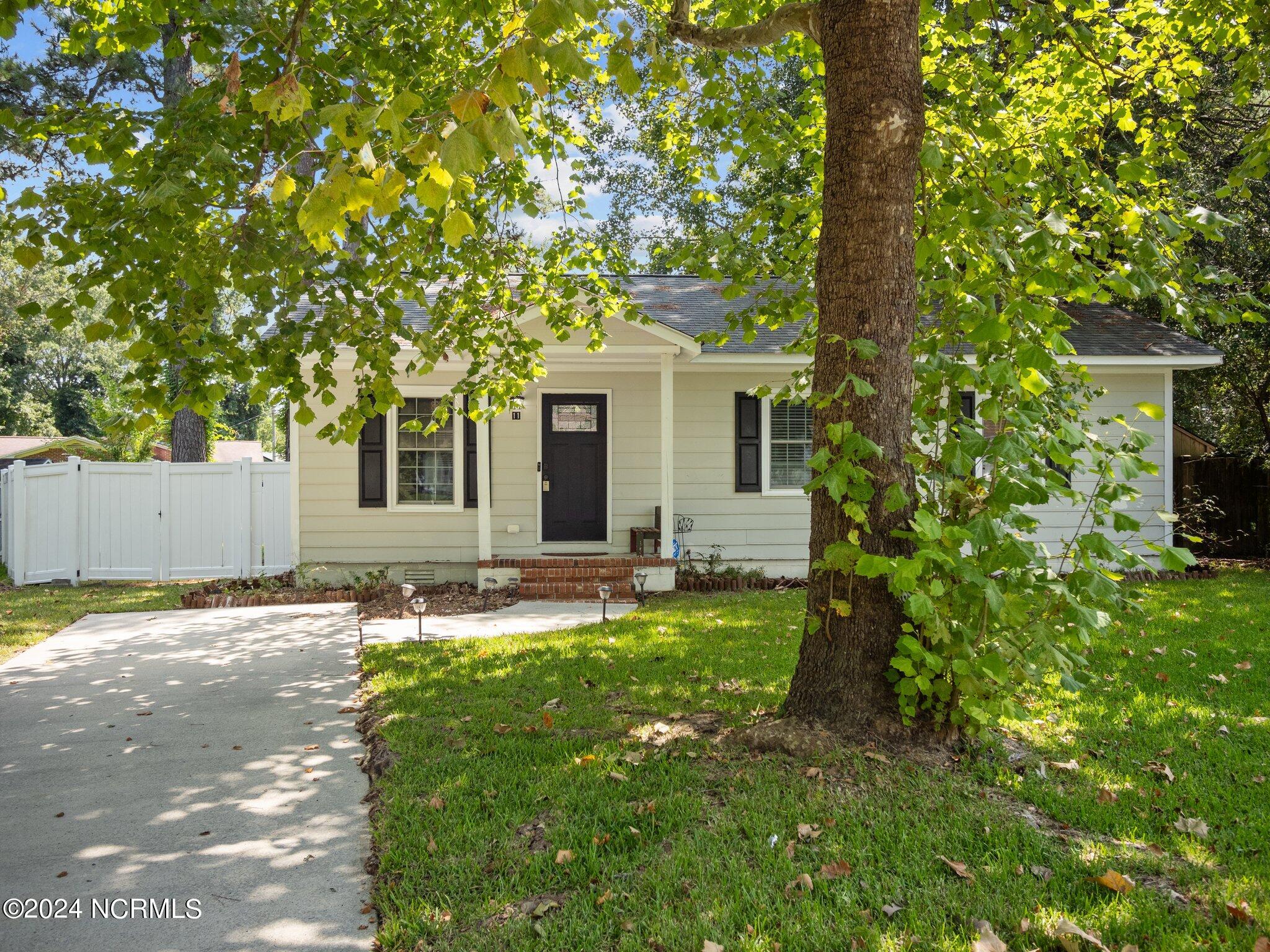 11 Lakewood Court