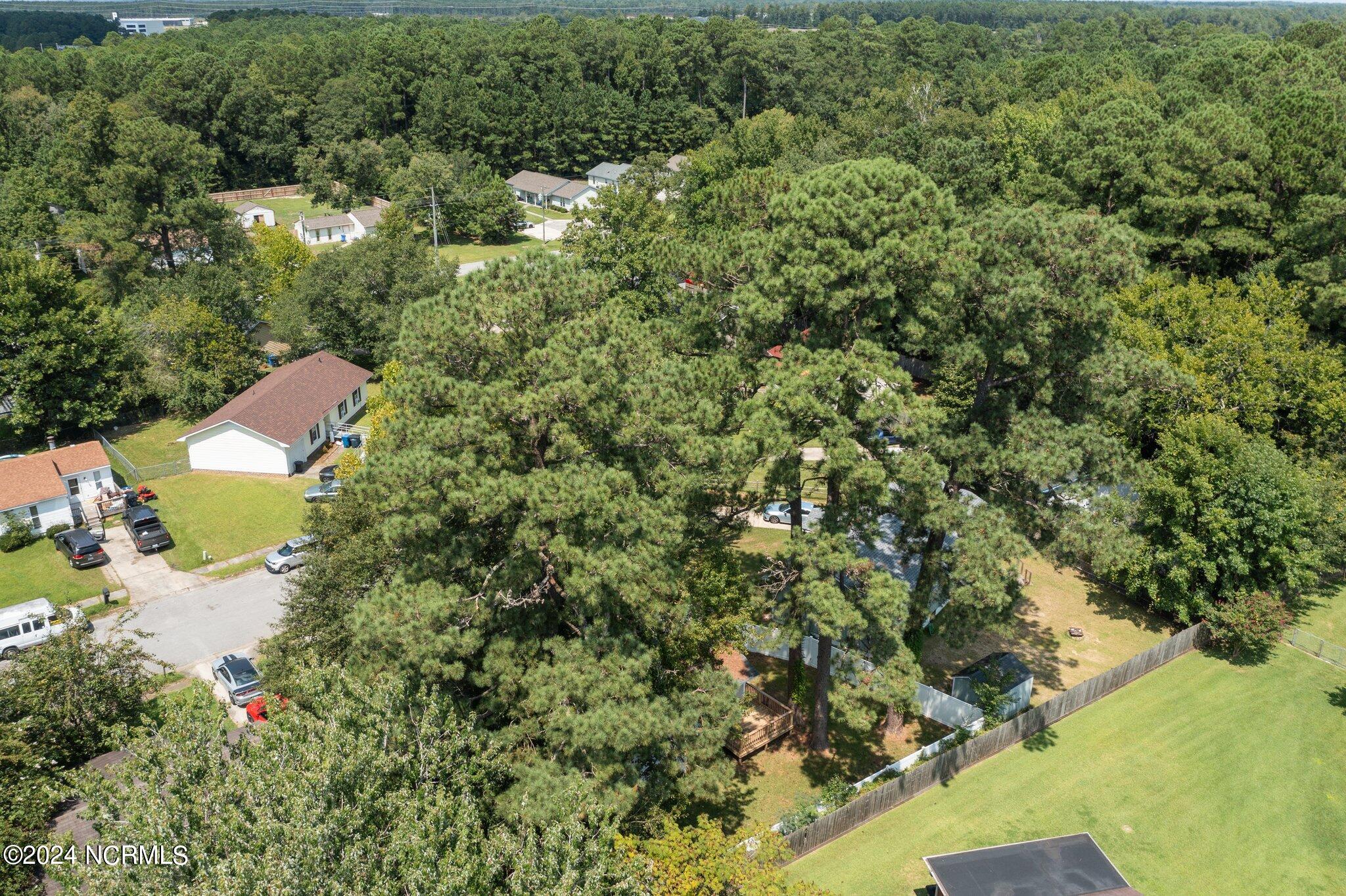 11 Lakewood Court