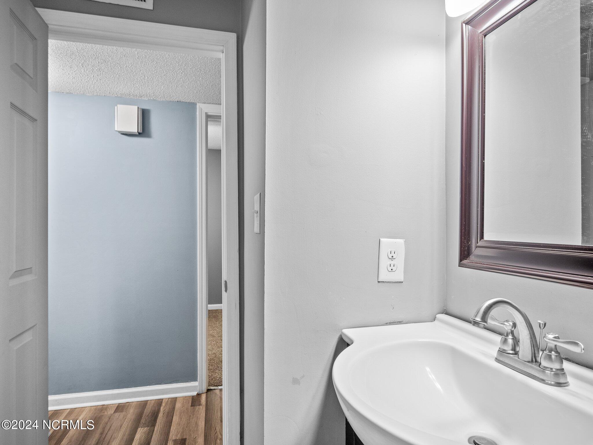 11 Lakewood Court