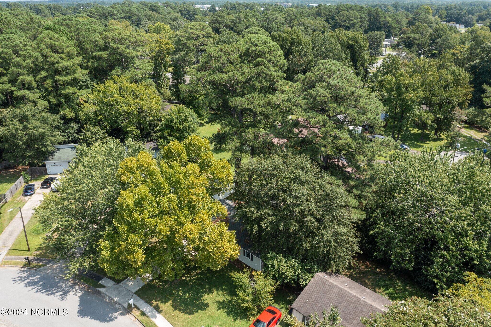 11 Lakewood Court
