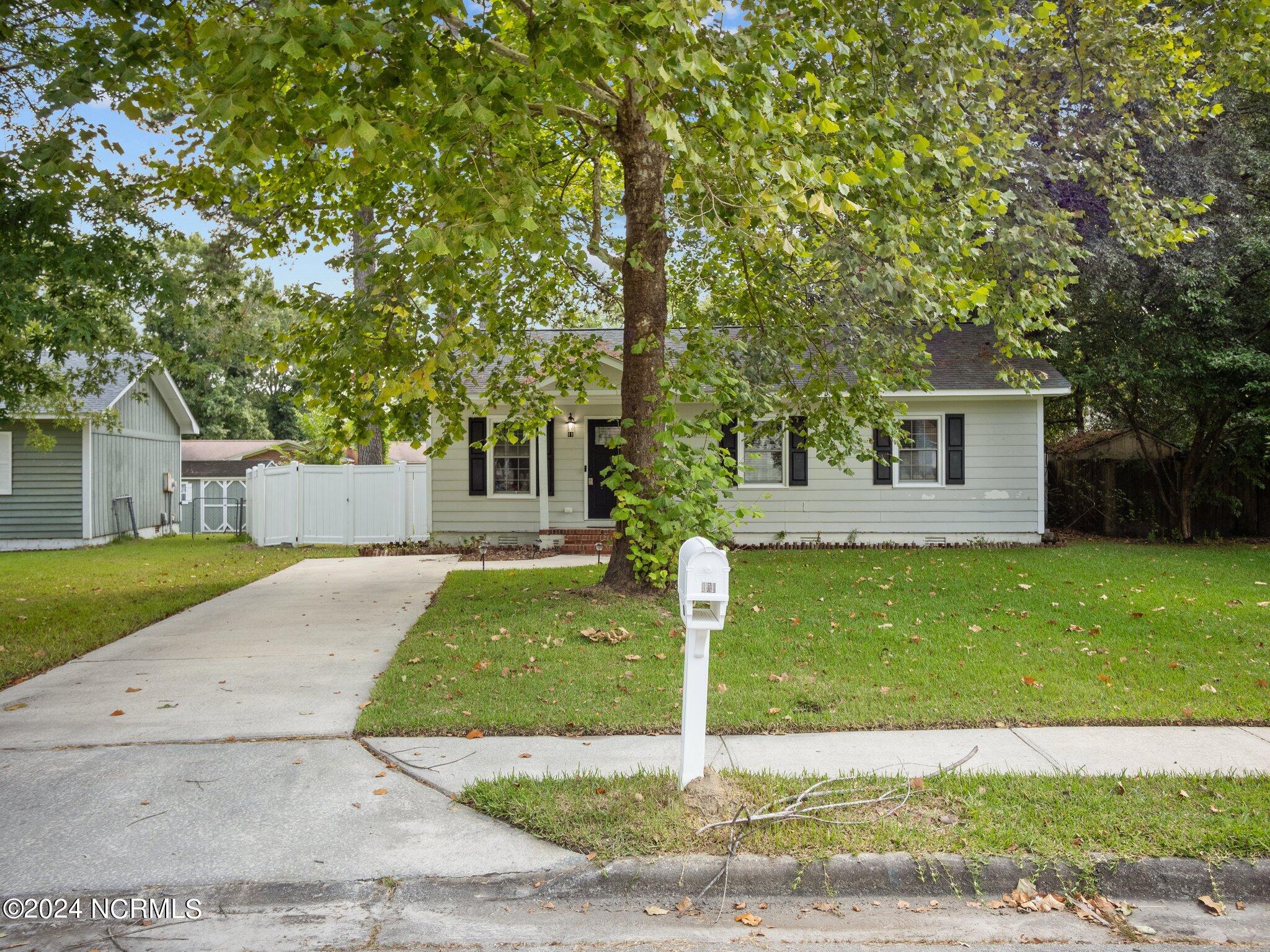 11 Lakewood Court