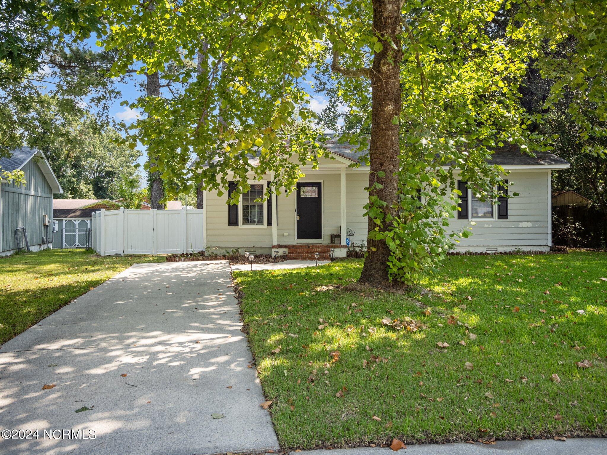 11 Lakewood Court