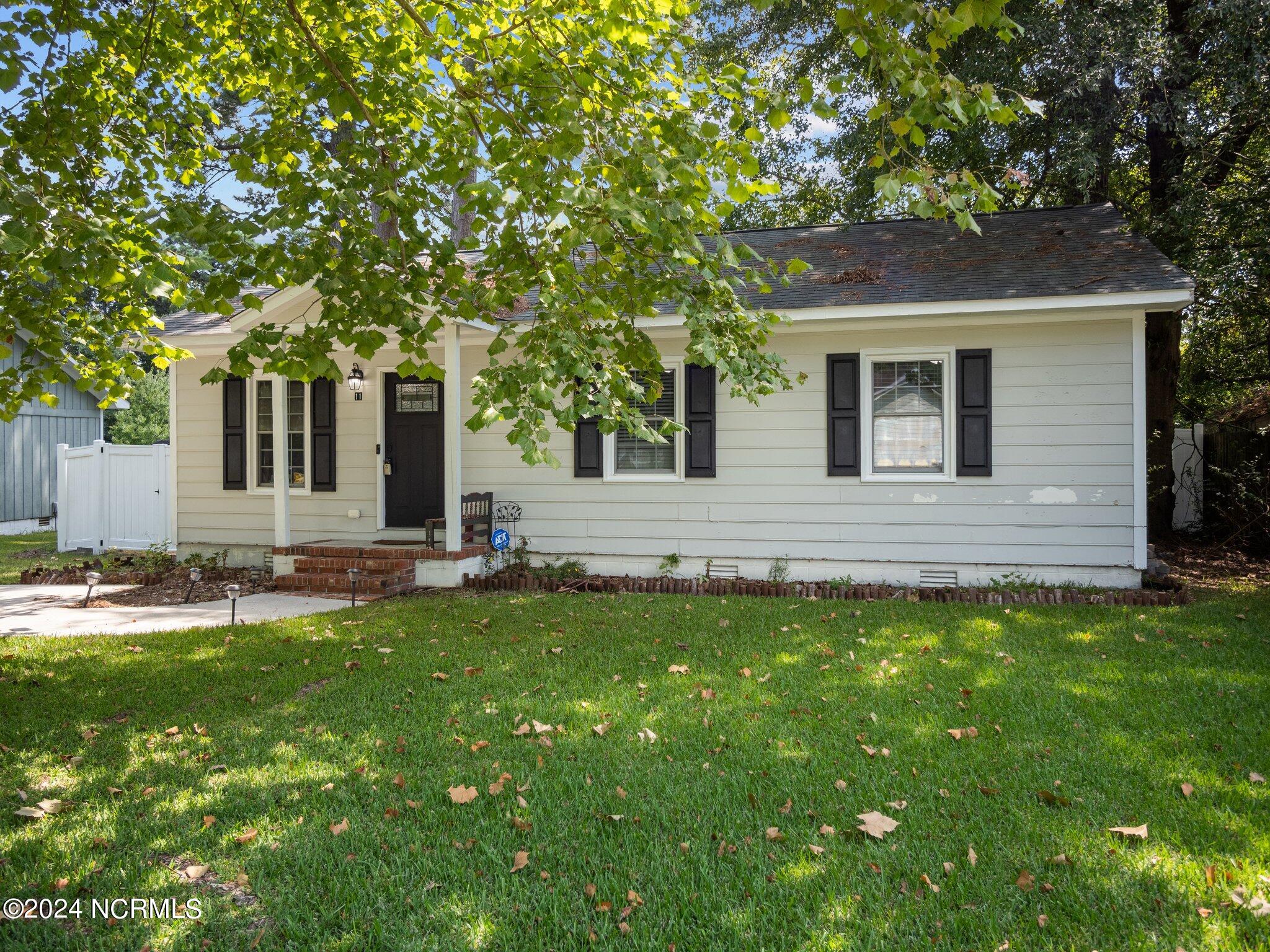 11 Lakewood Court