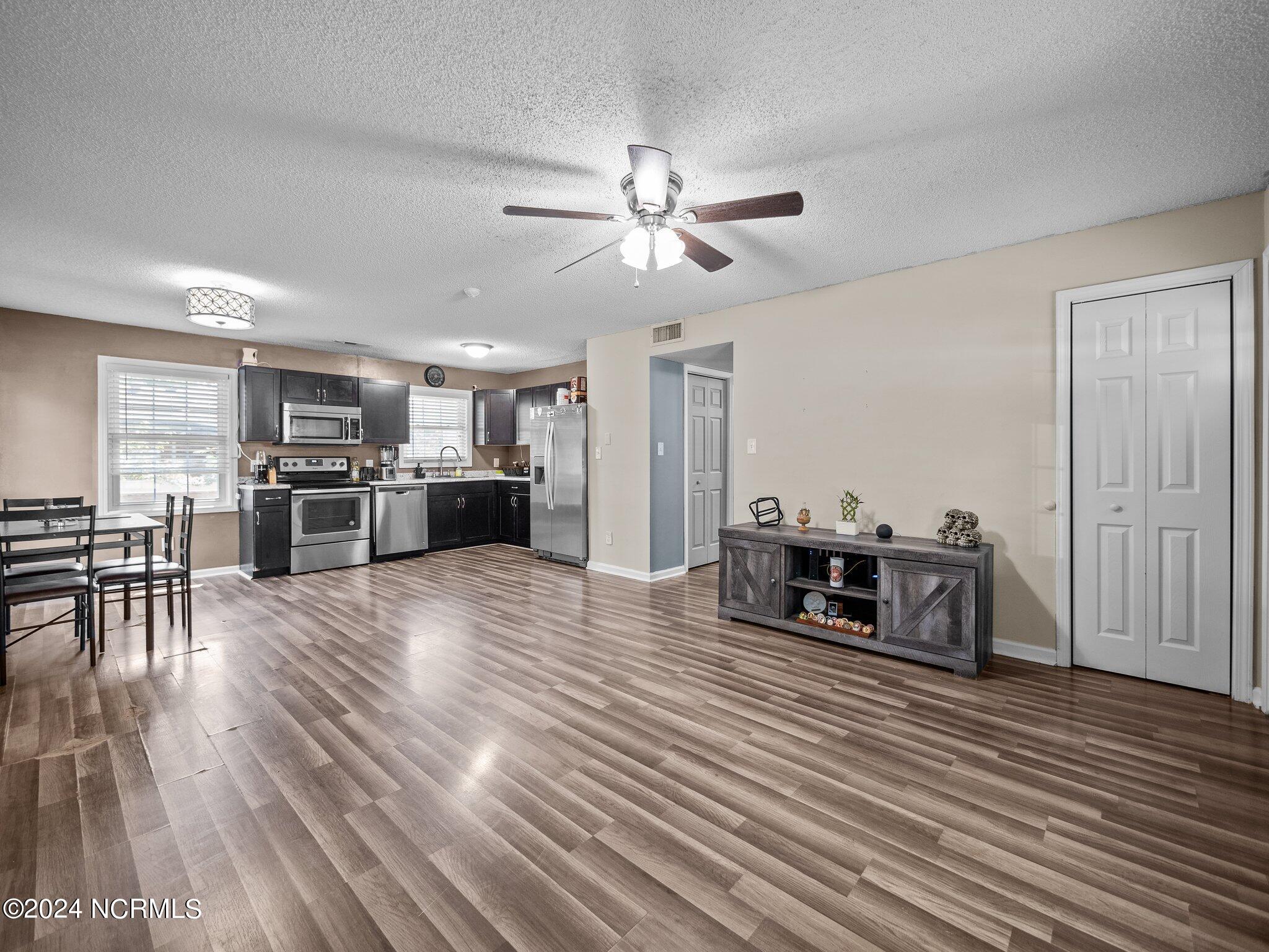 11 Lakewood Court