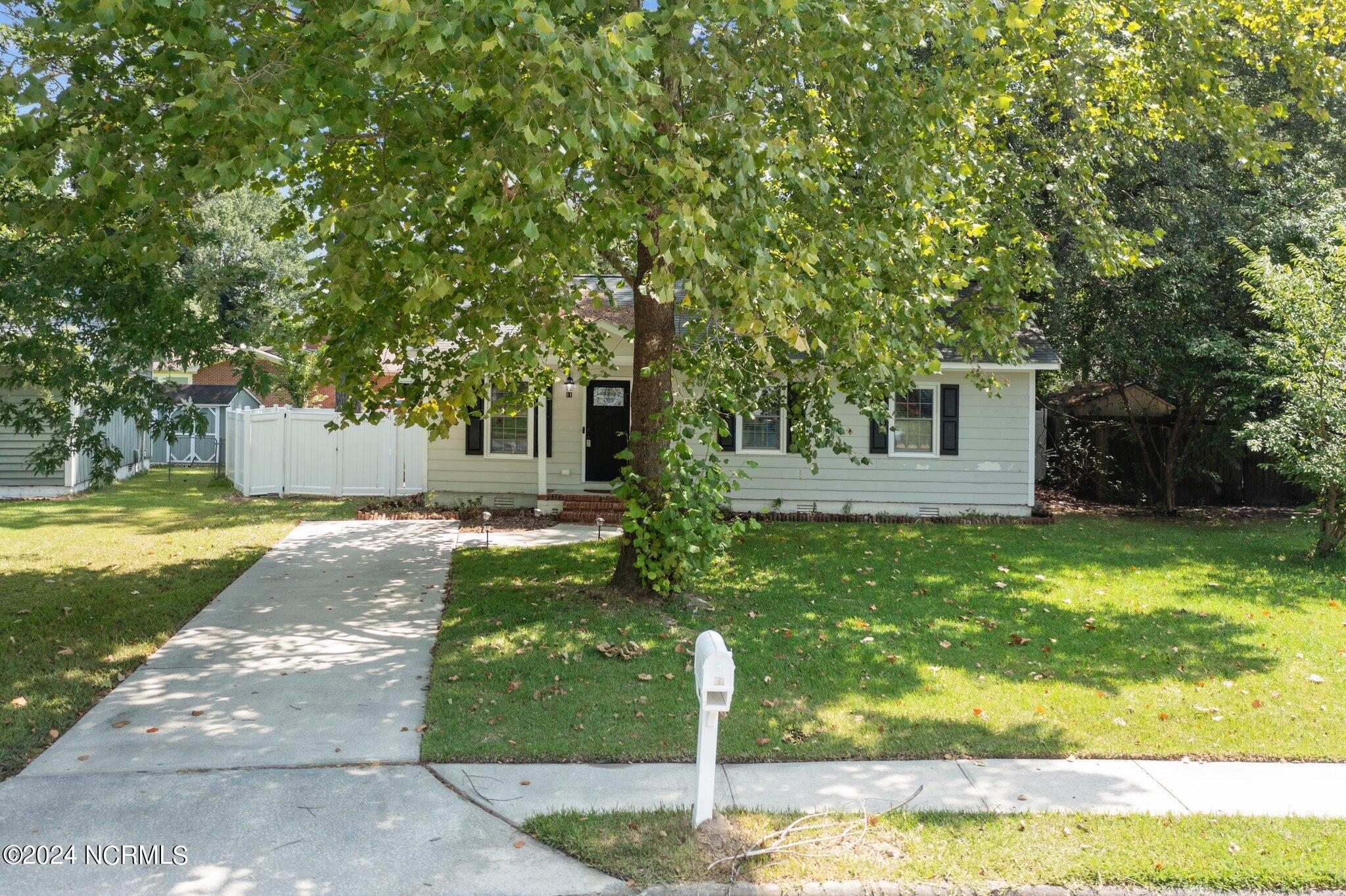 11 Lakewood Court