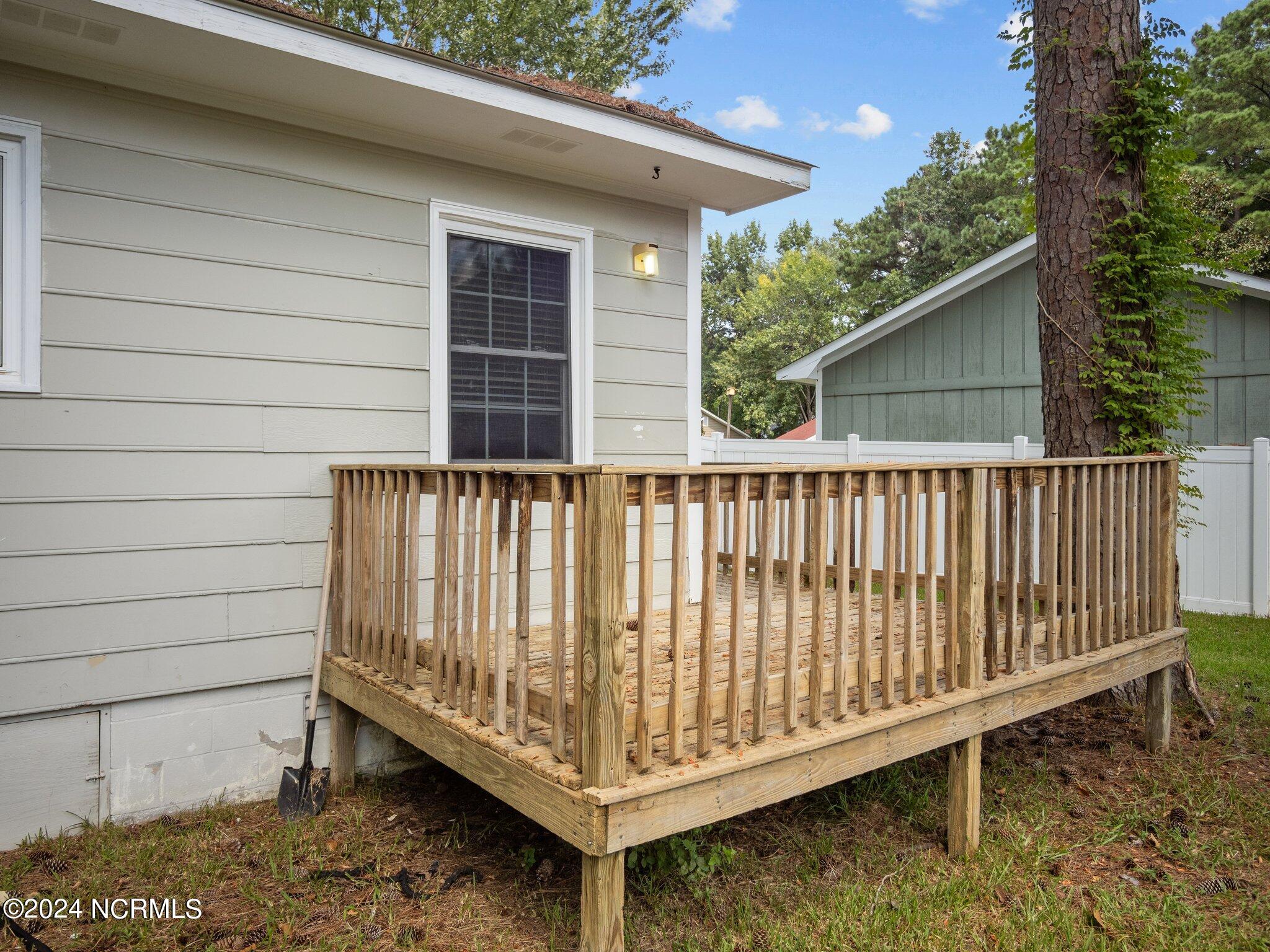 11 Lakewood Court