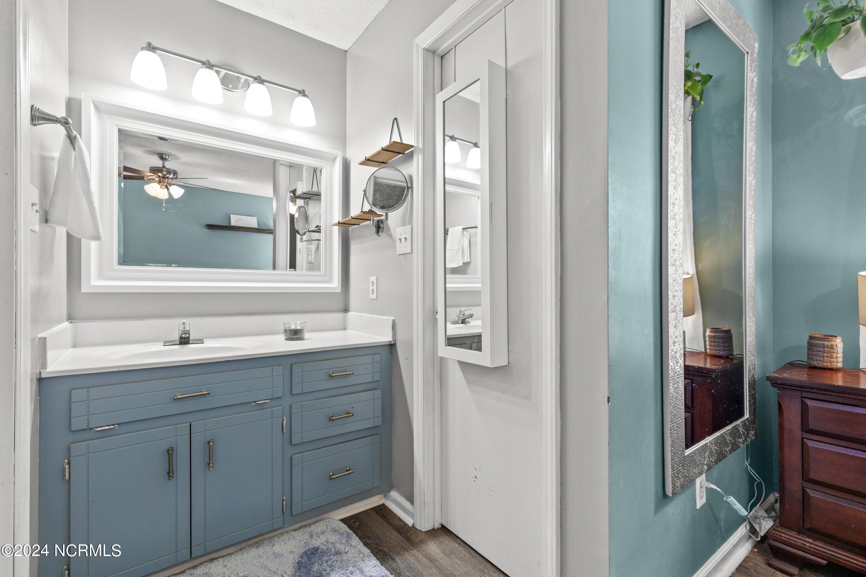 1201 Willow Springs Drive W