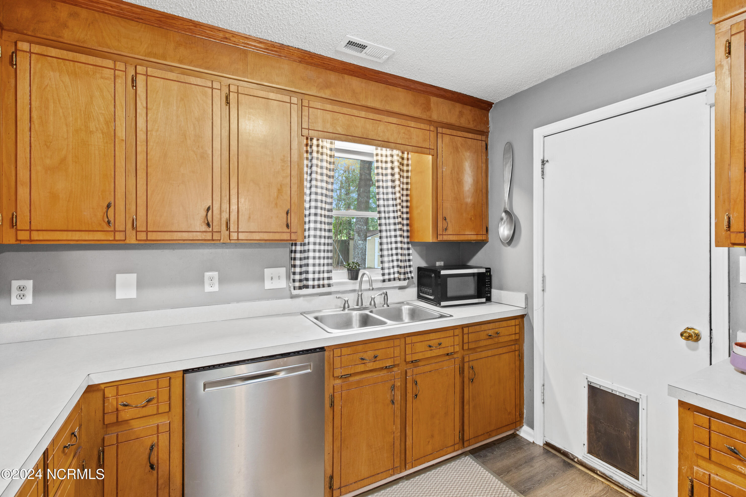 1201 Willow Springs Drive W