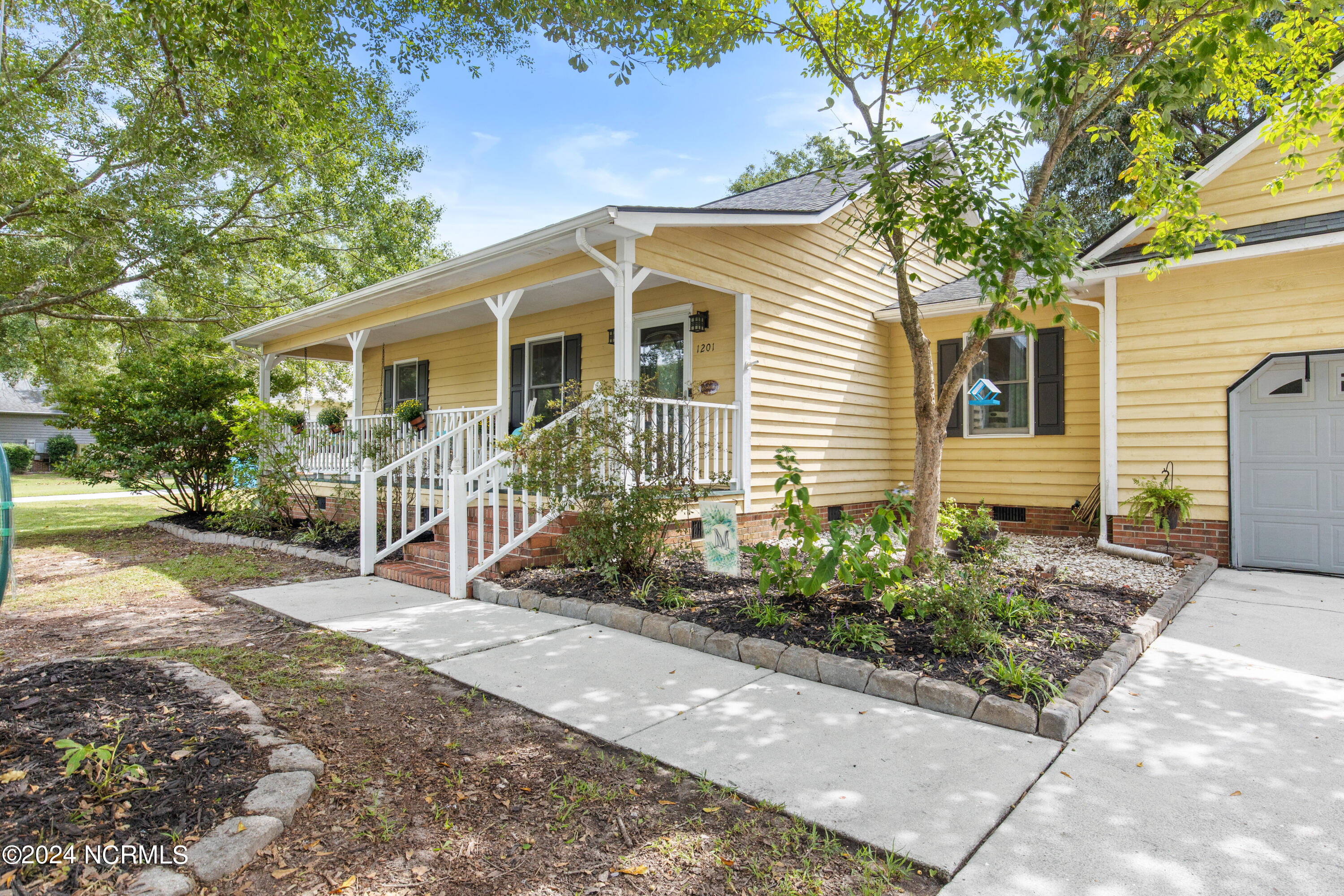 1201 Willow Springs Drive W