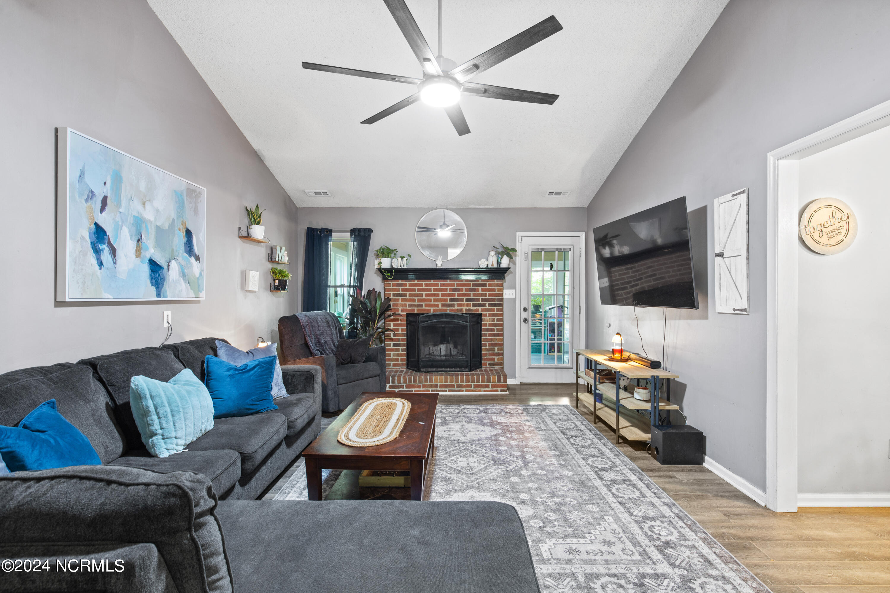 1201 Willow Springs Drive W