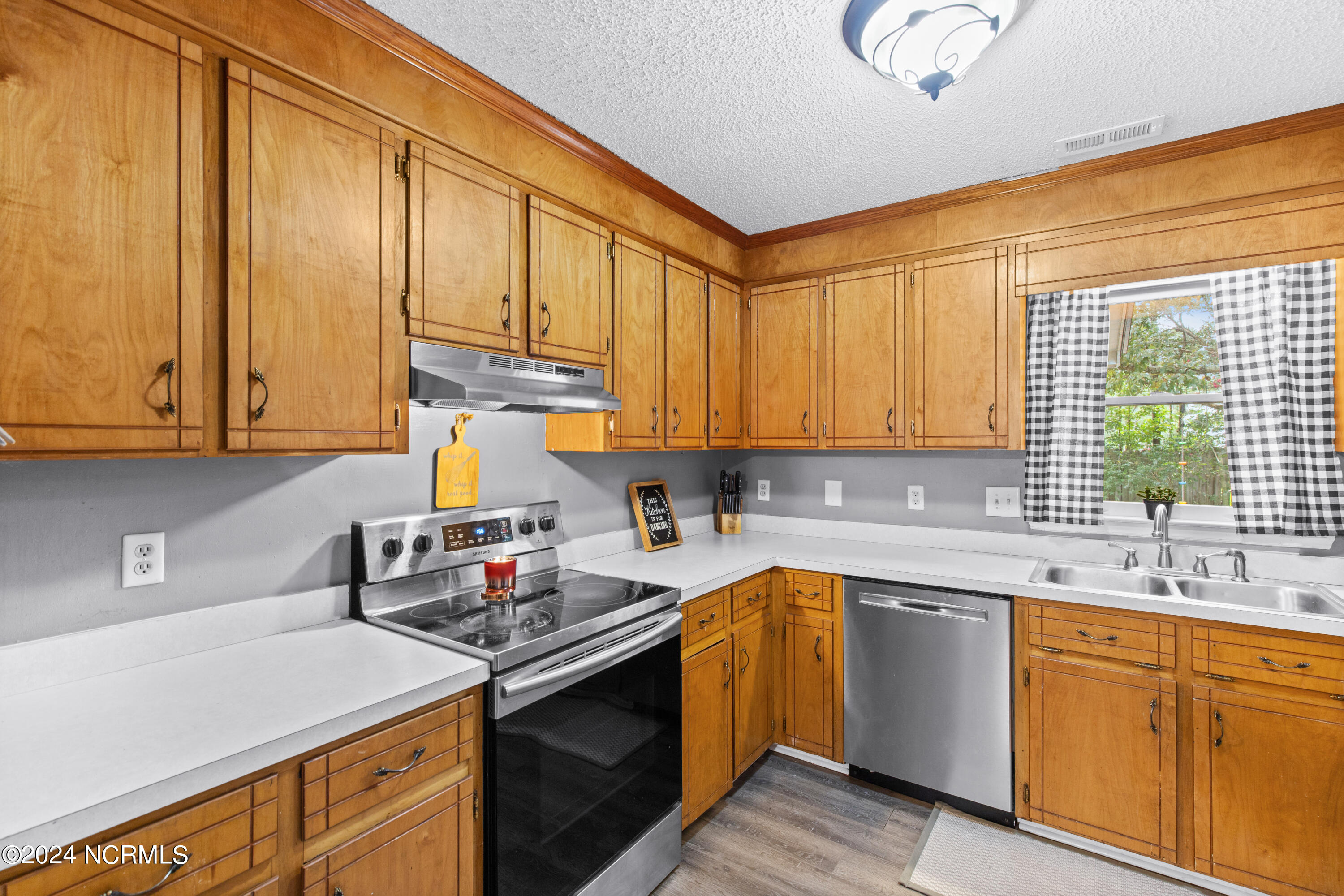 1201 Willow Springs Drive W