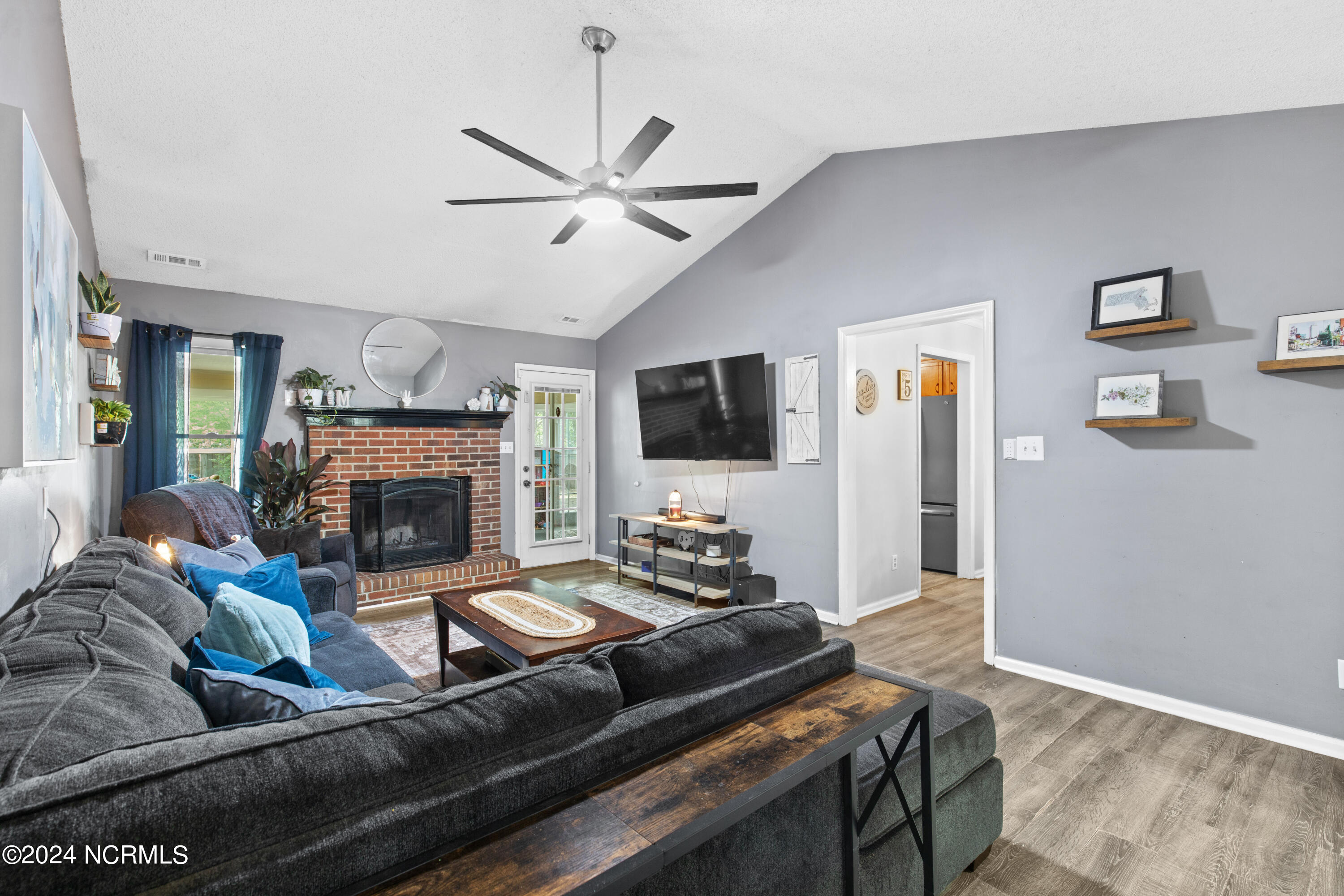 1201 Willow Springs Drive W