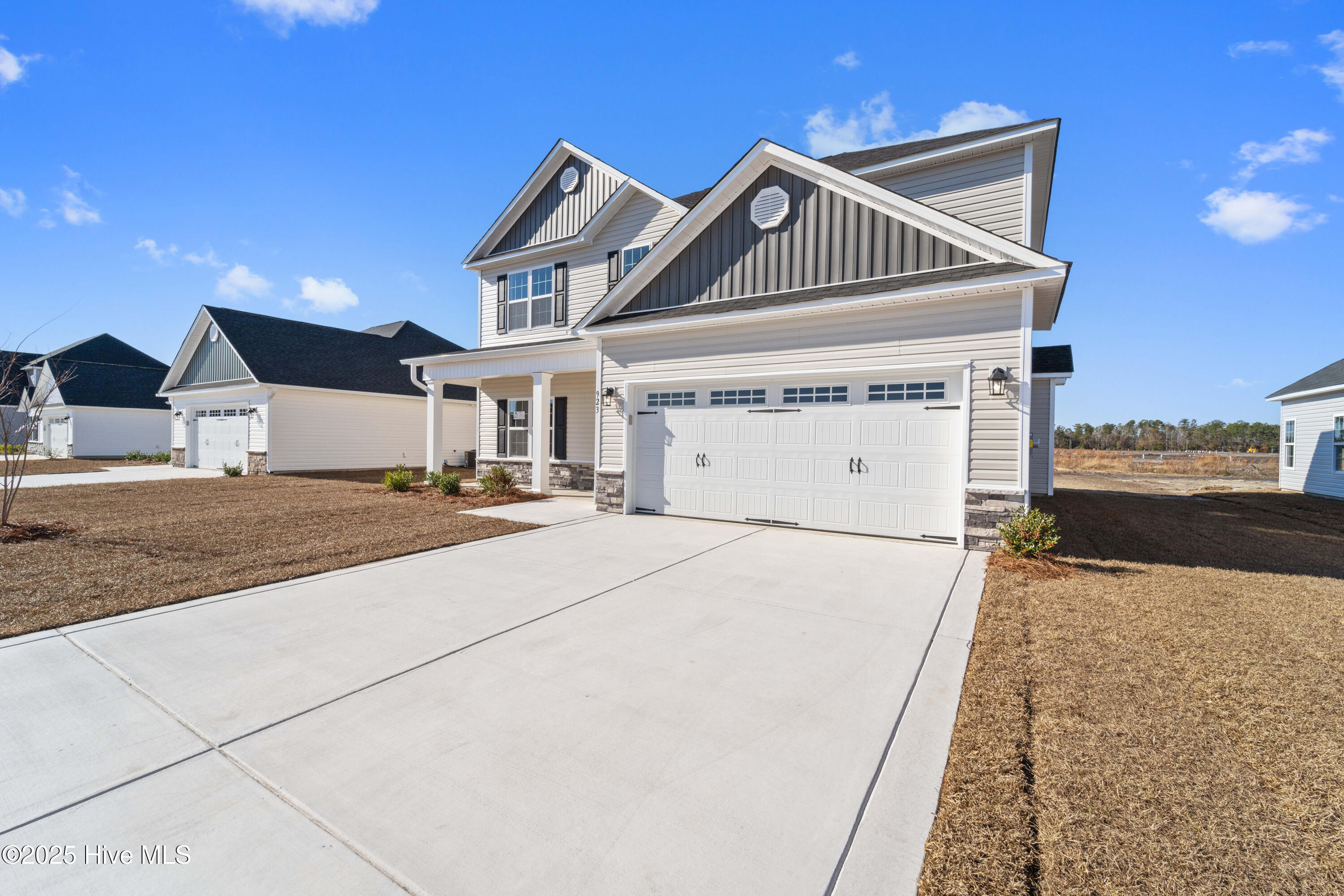 923 Uplands Lane