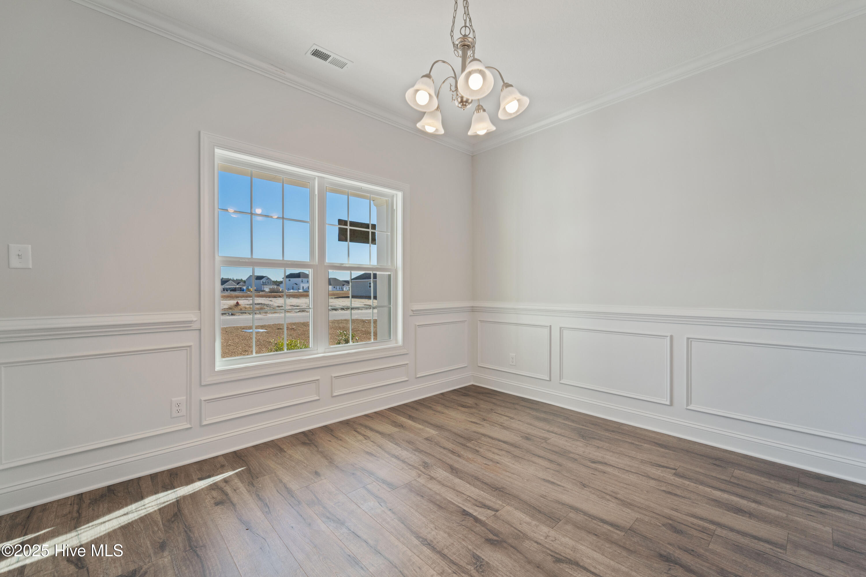 923 Uplands Lane