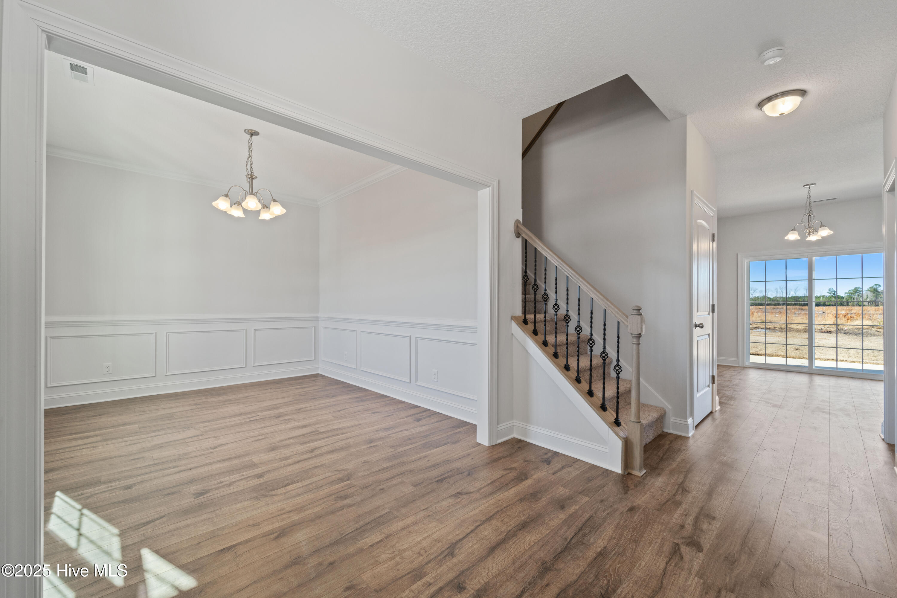923 Uplands Lane