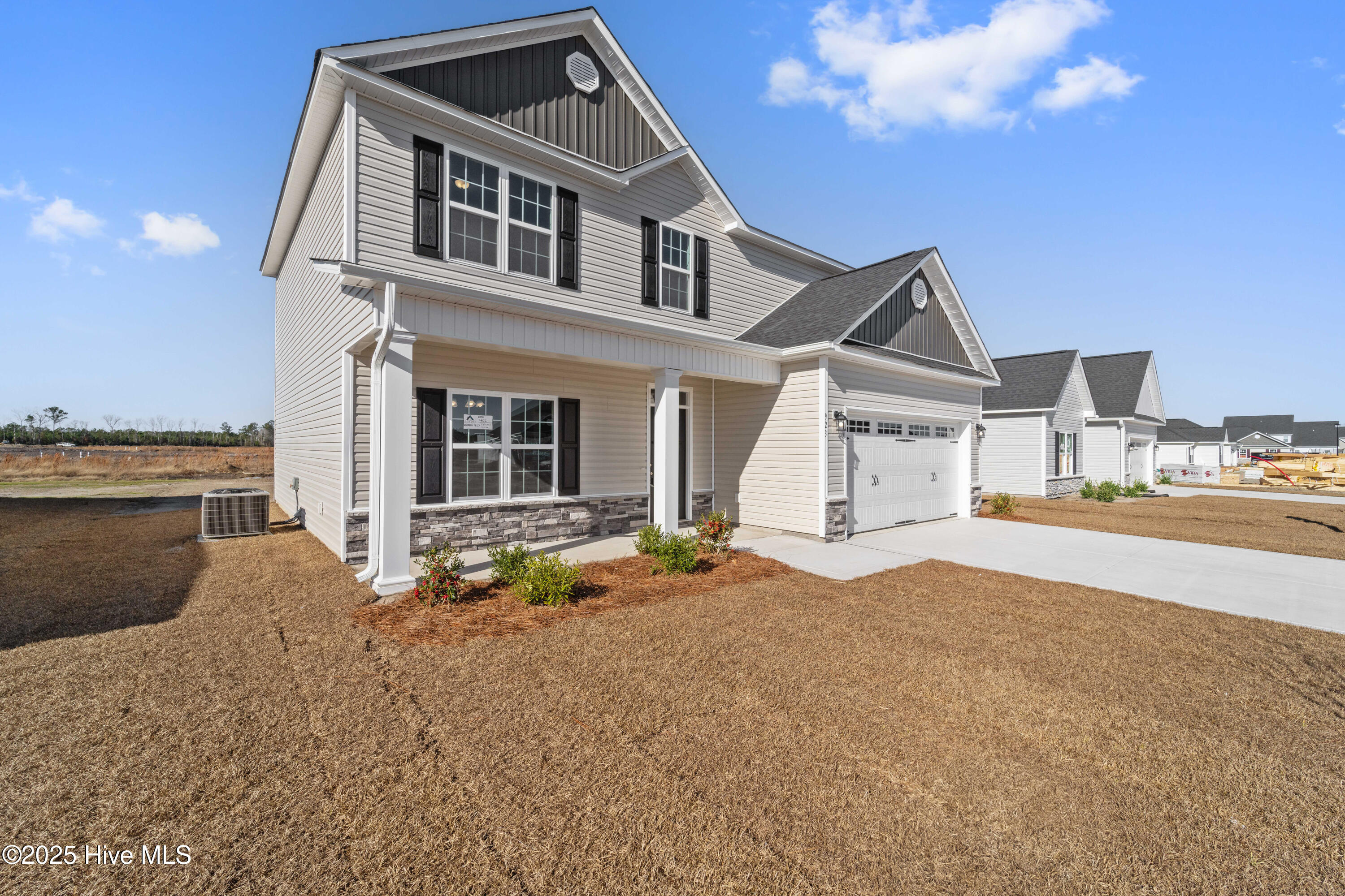 923 Uplands Lane