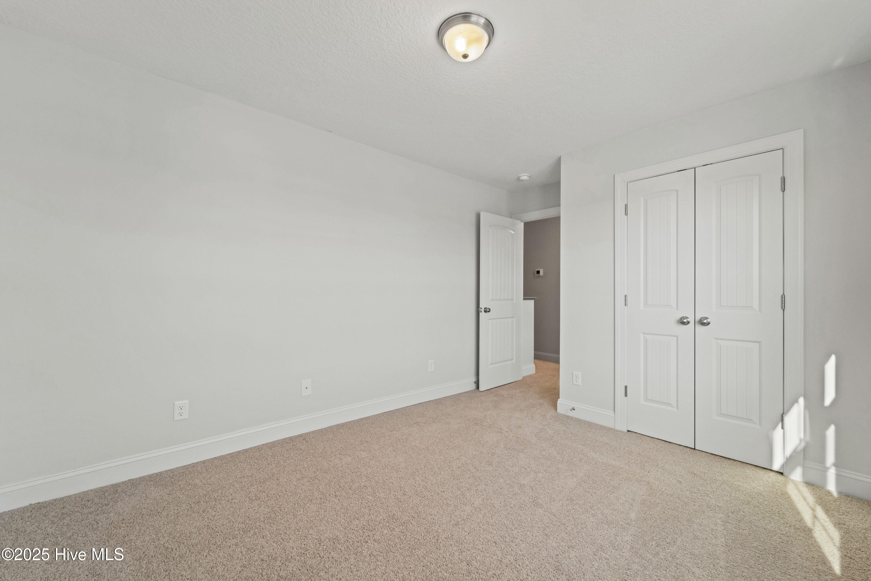 923 Uplands Lane