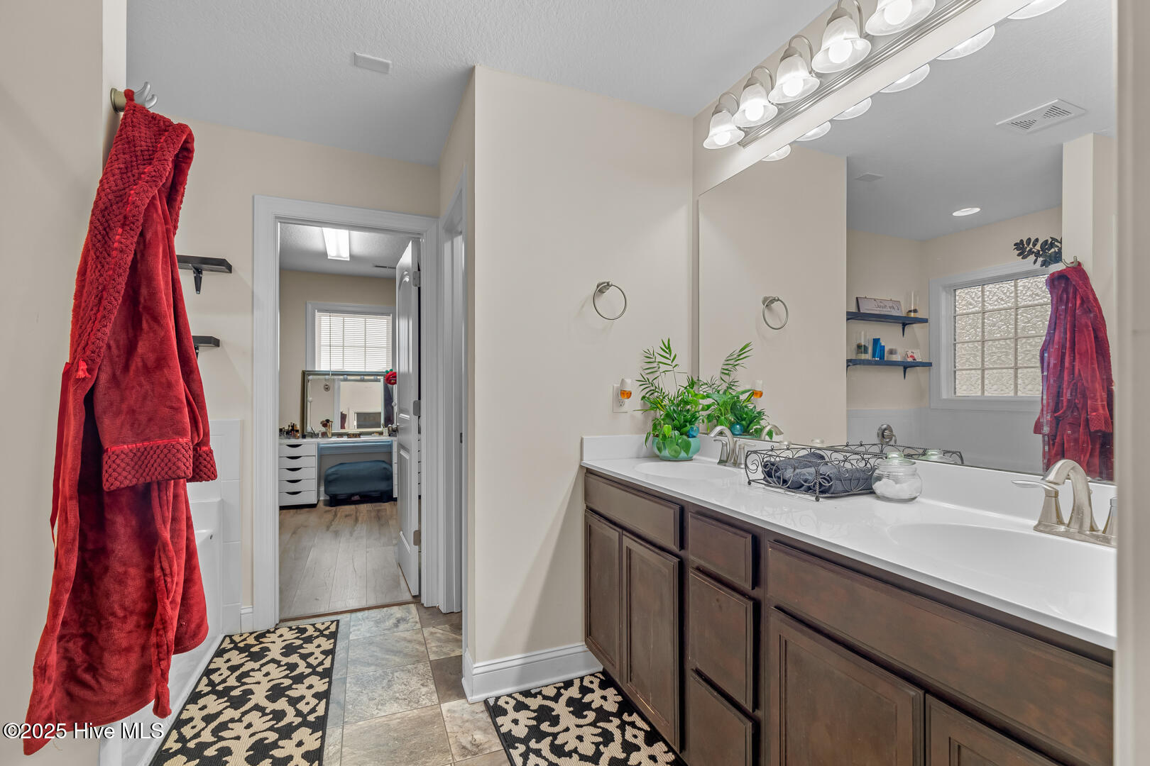 500 Black Pearl Circle