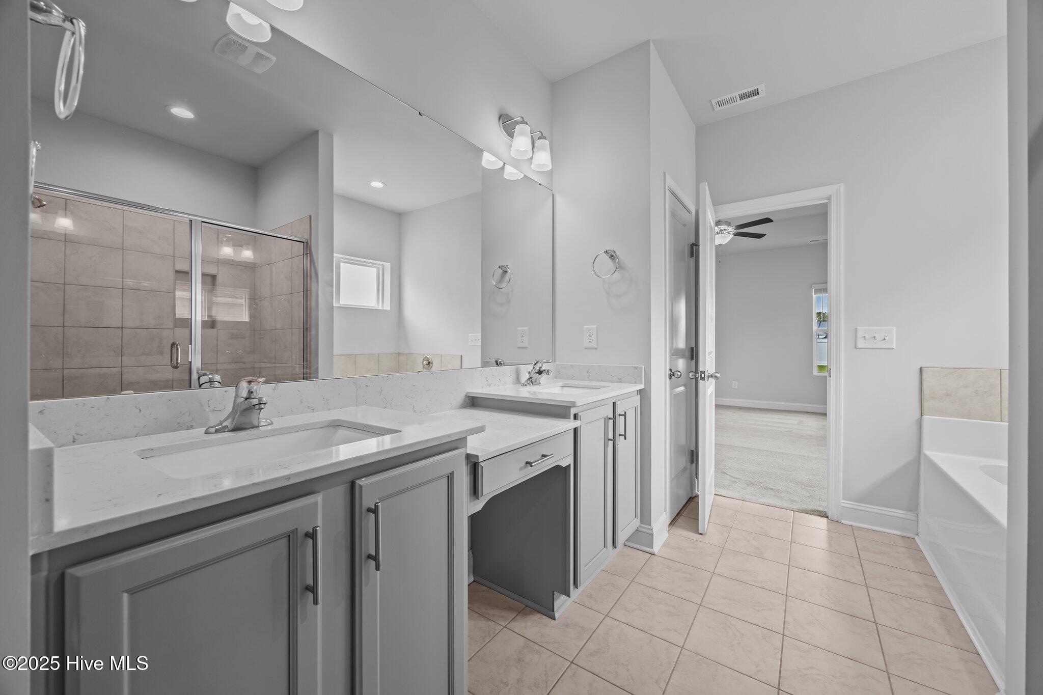 260 E Red Head Circle