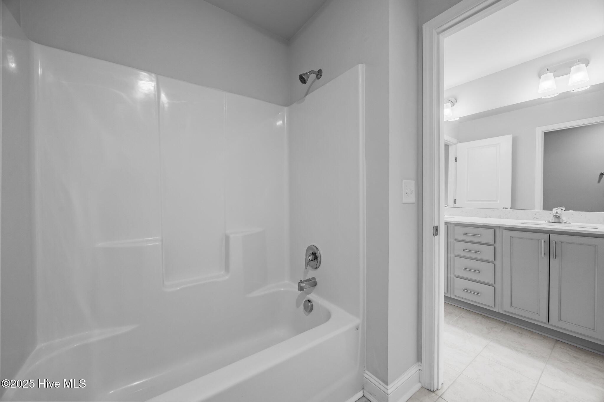 260 E Red Head Circle