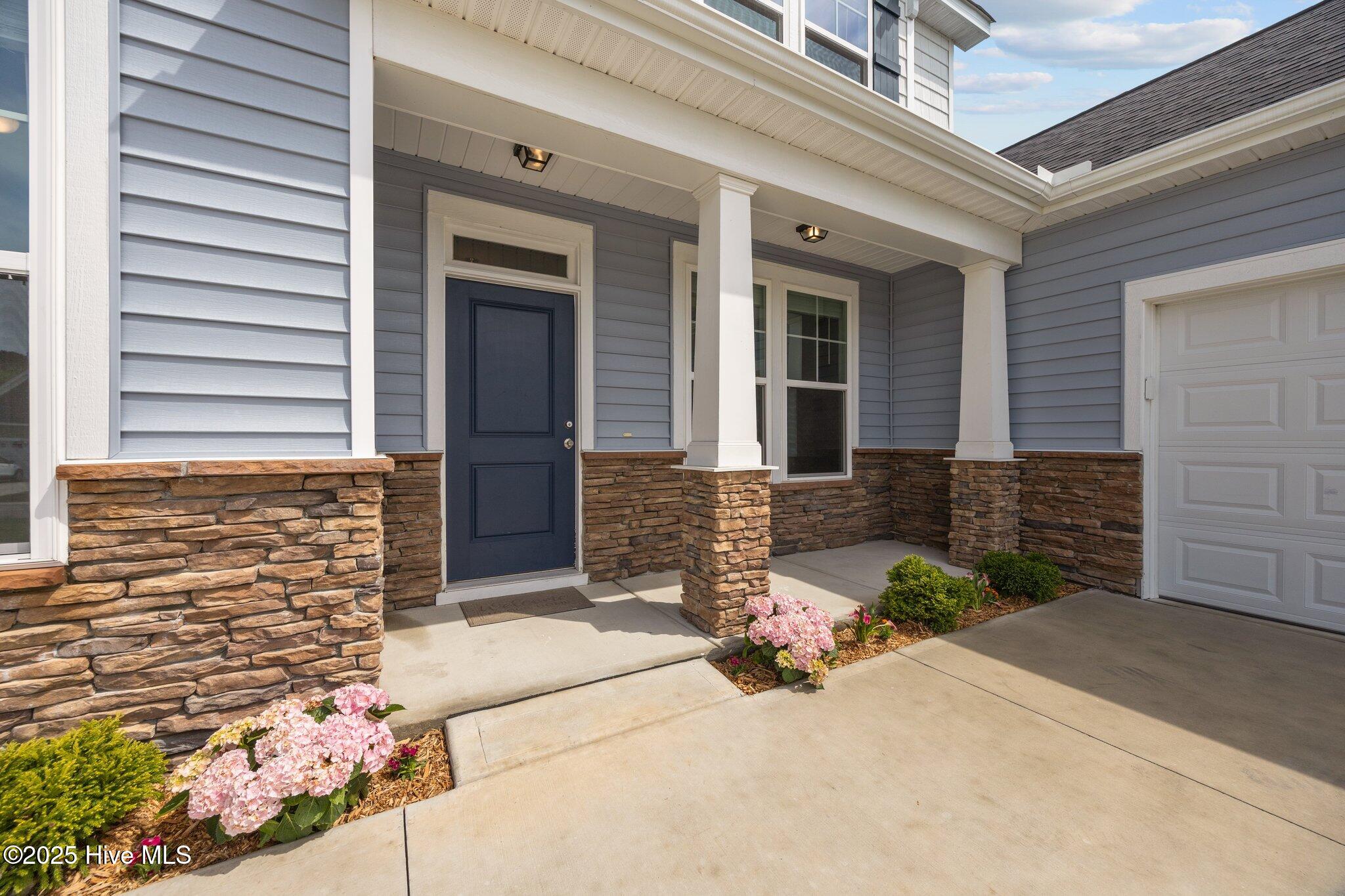 260 E Red Head Circle