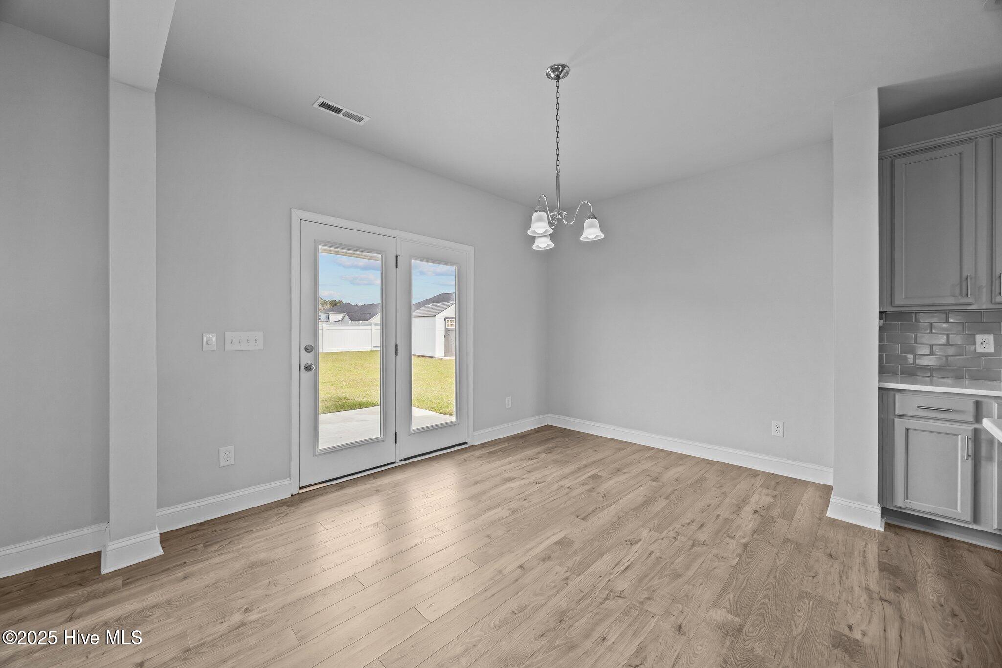 260 E Red Head Circle