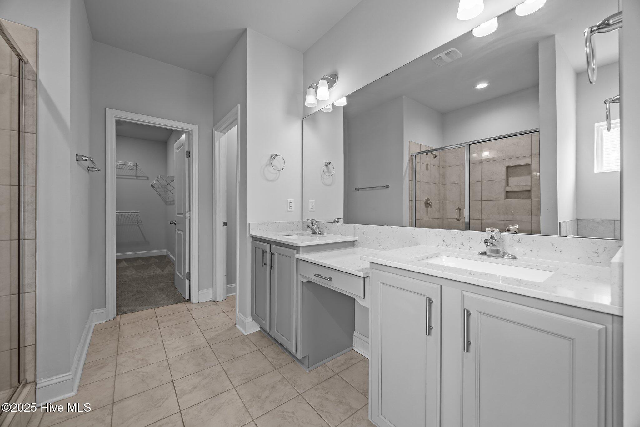 260 E Red Head Circle