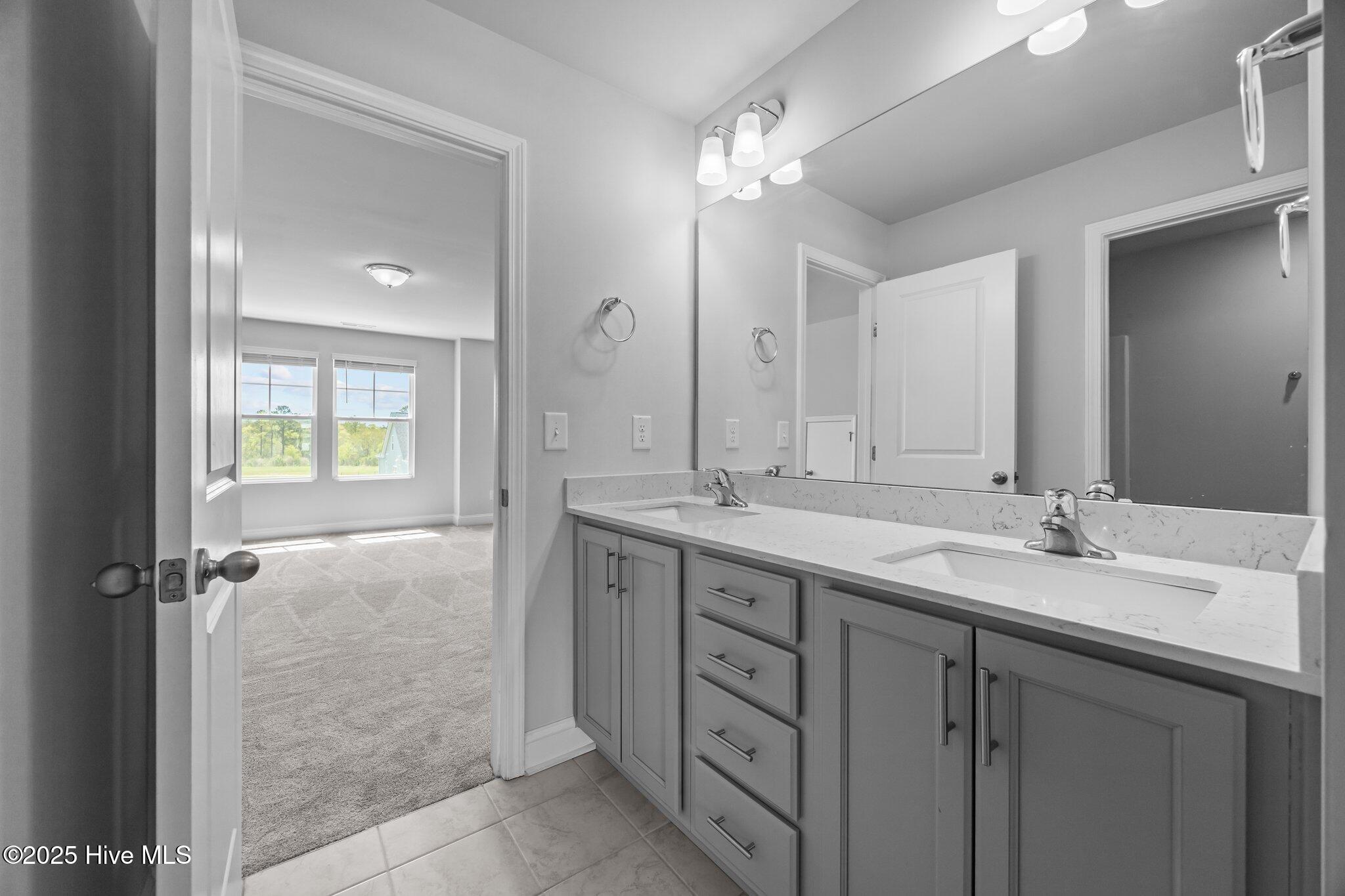 260 E Red Head Circle