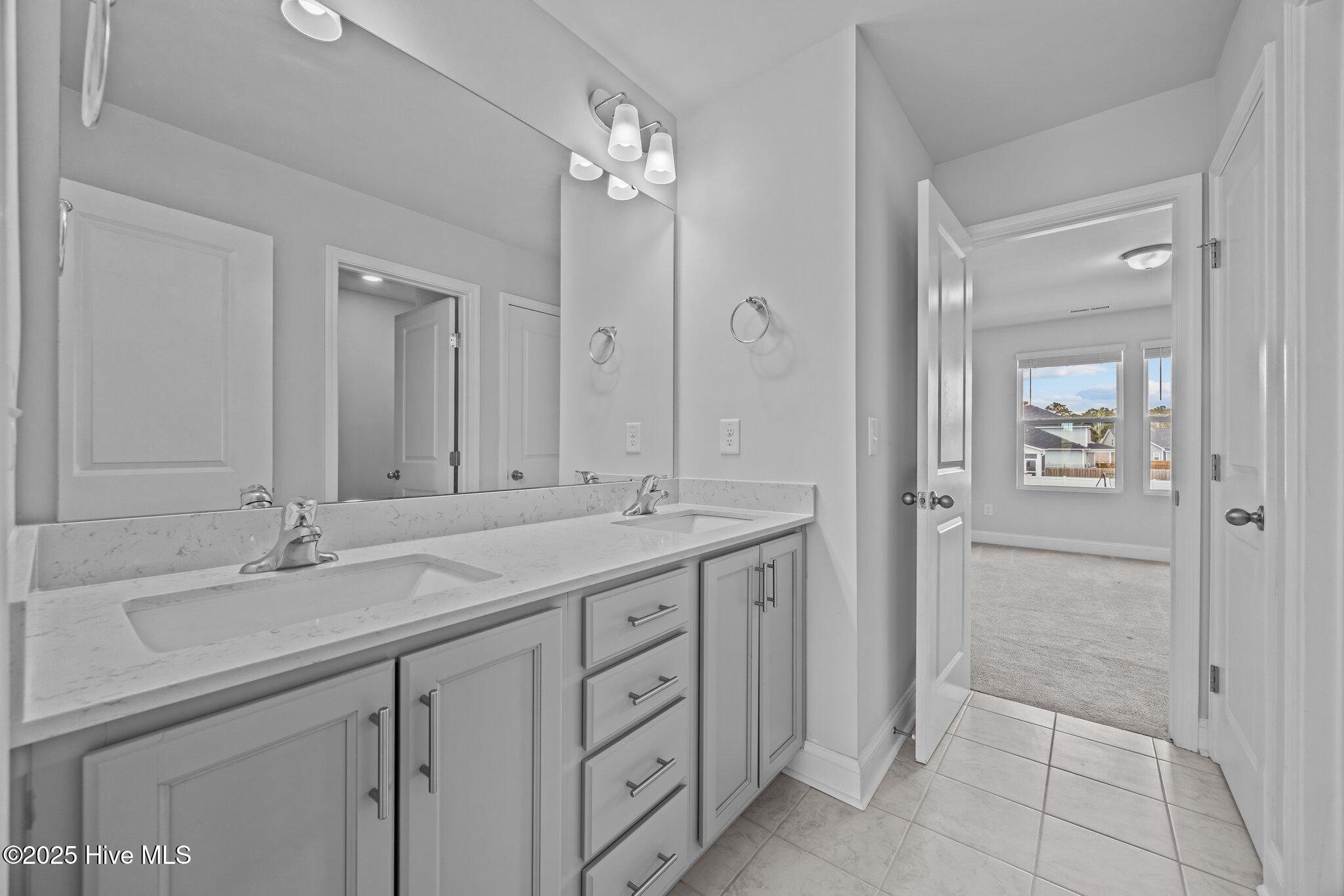 260 E Red Head Circle