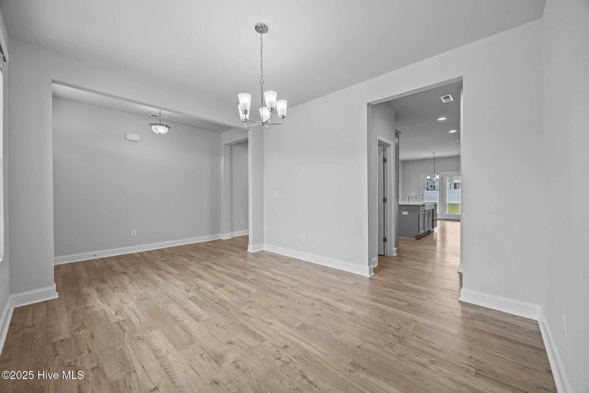 260 E Red Head Circle