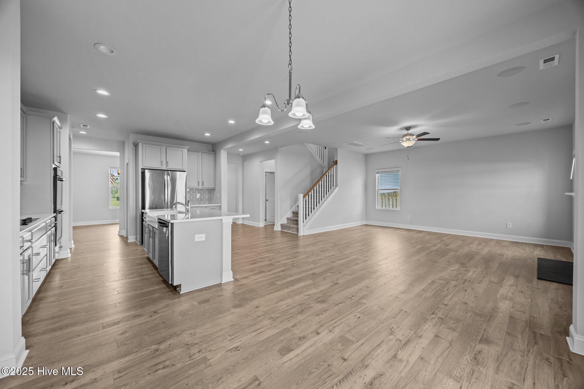 260 E Red Head Circle