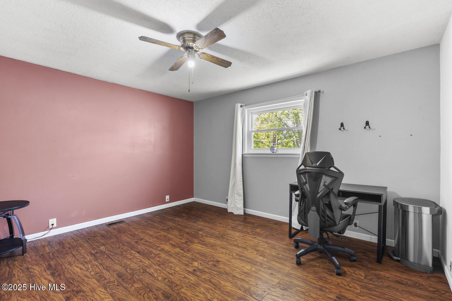 218 W Saltwood Place