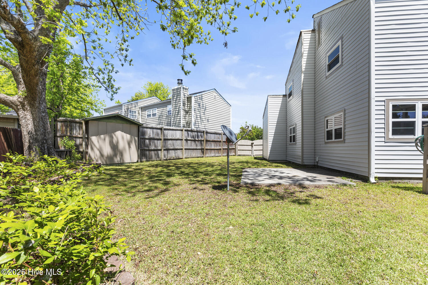 218 W Saltwood Place