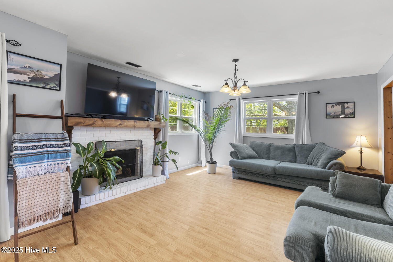 218 W Saltwood Place