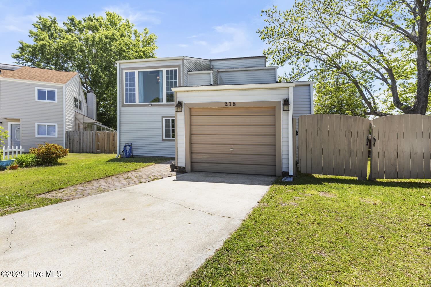 218 W Saltwood Place