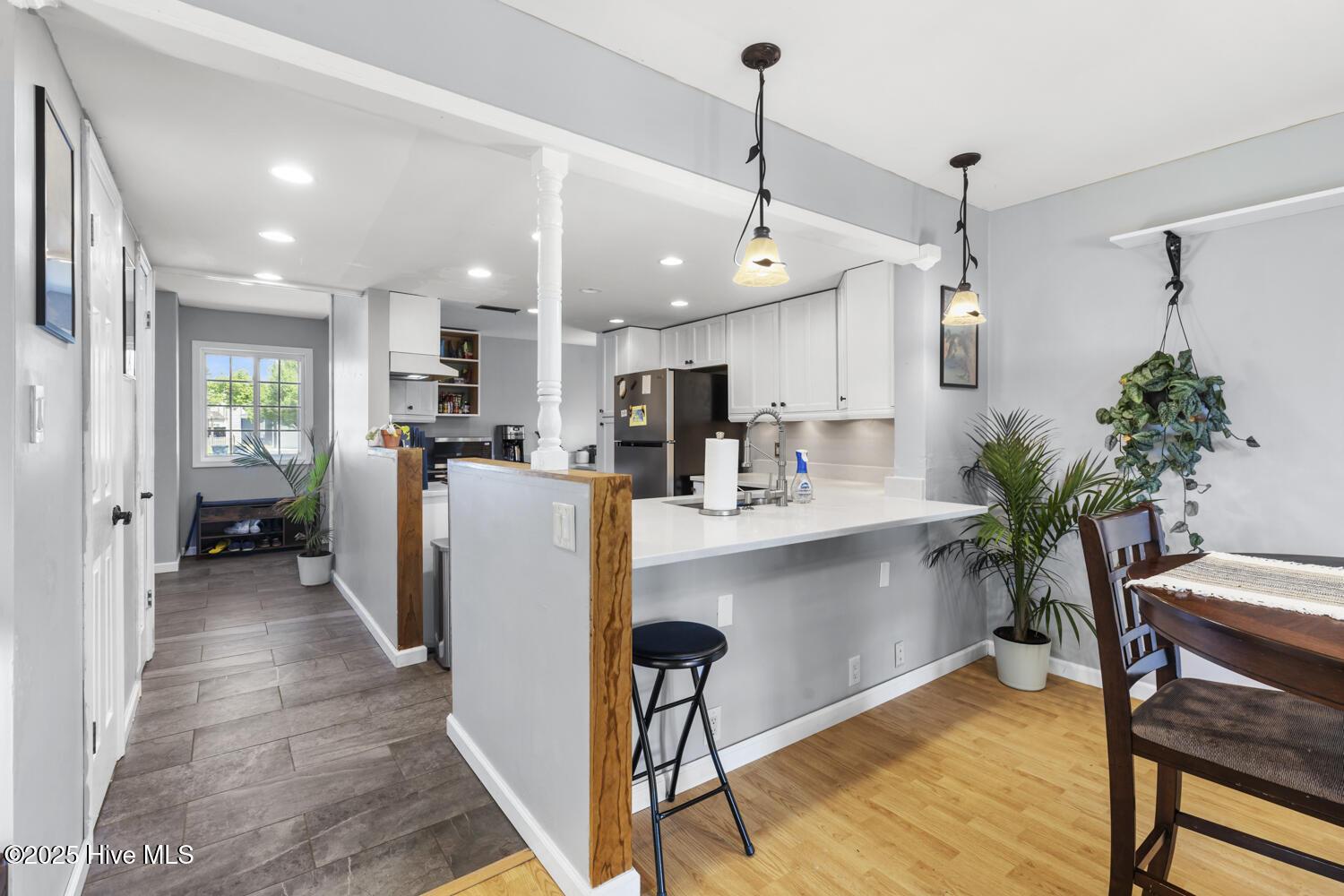 218 W Saltwood Place