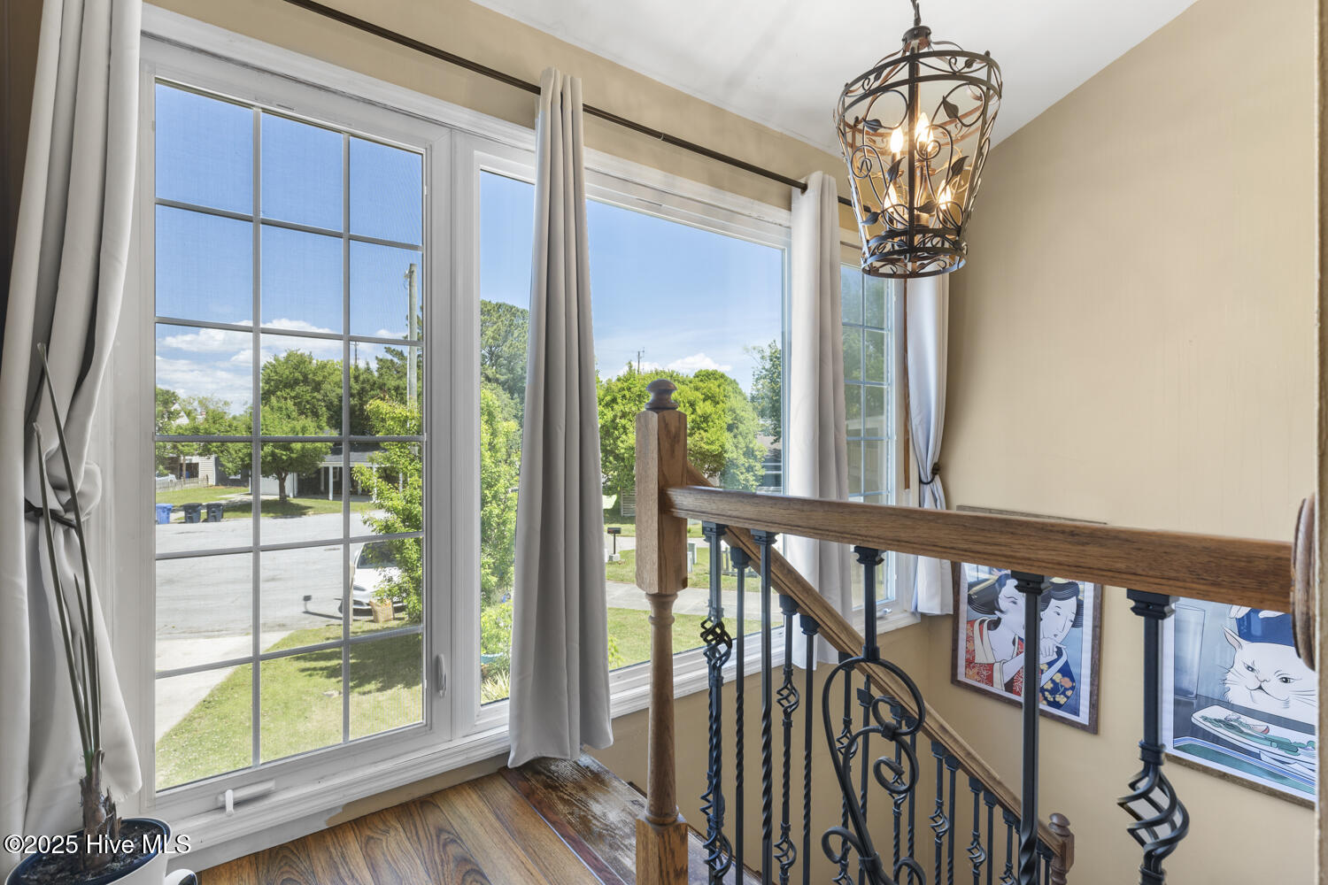 218 W Saltwood Place