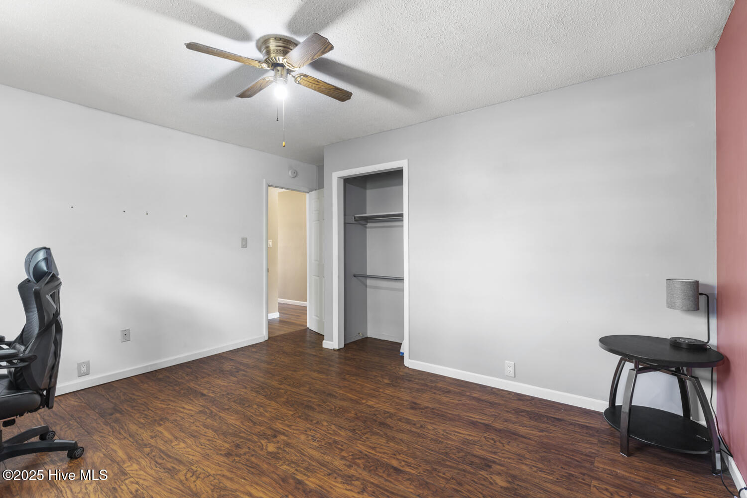 218 W Saltwood Place