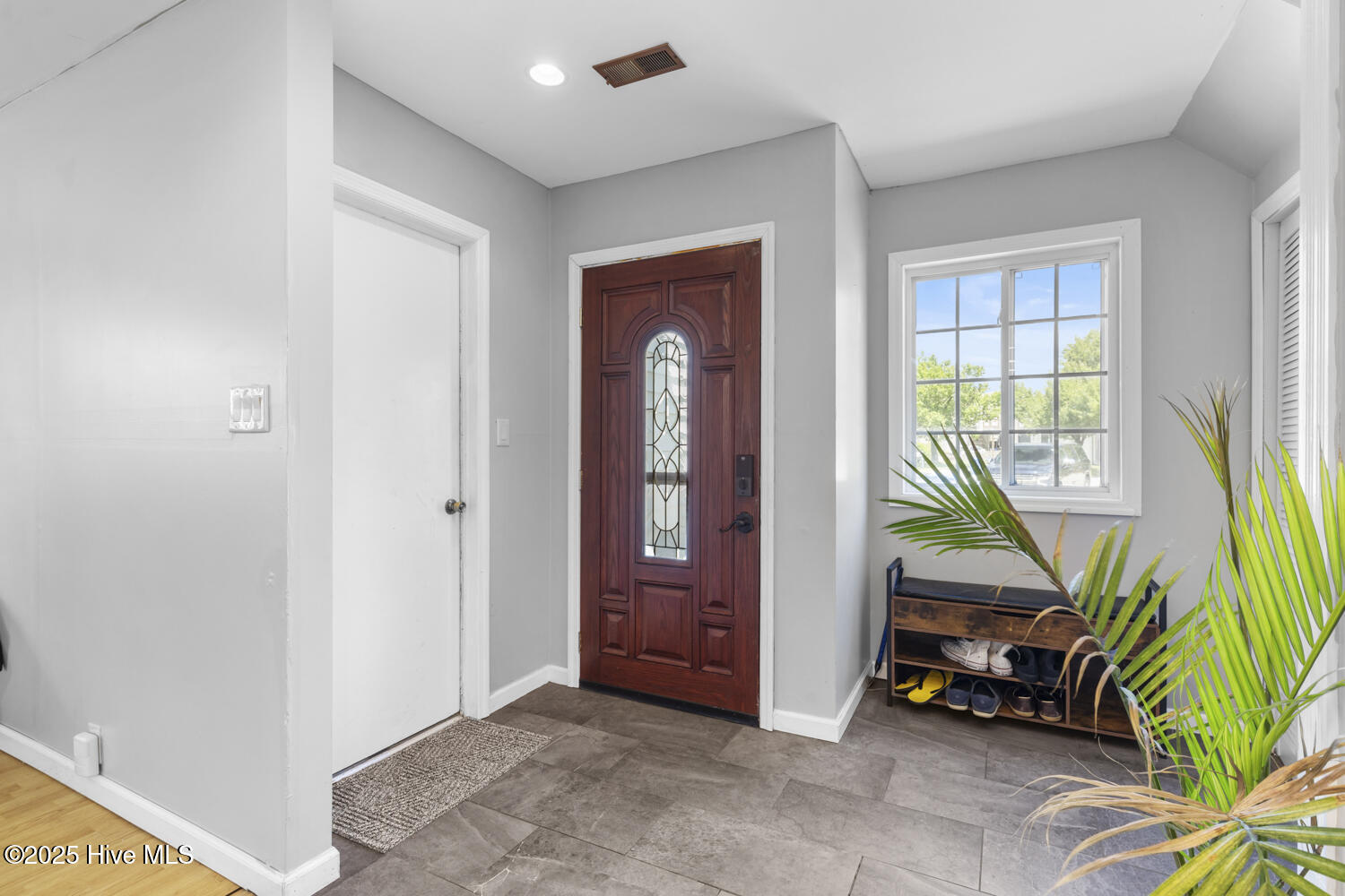 218 W Saltwood Place