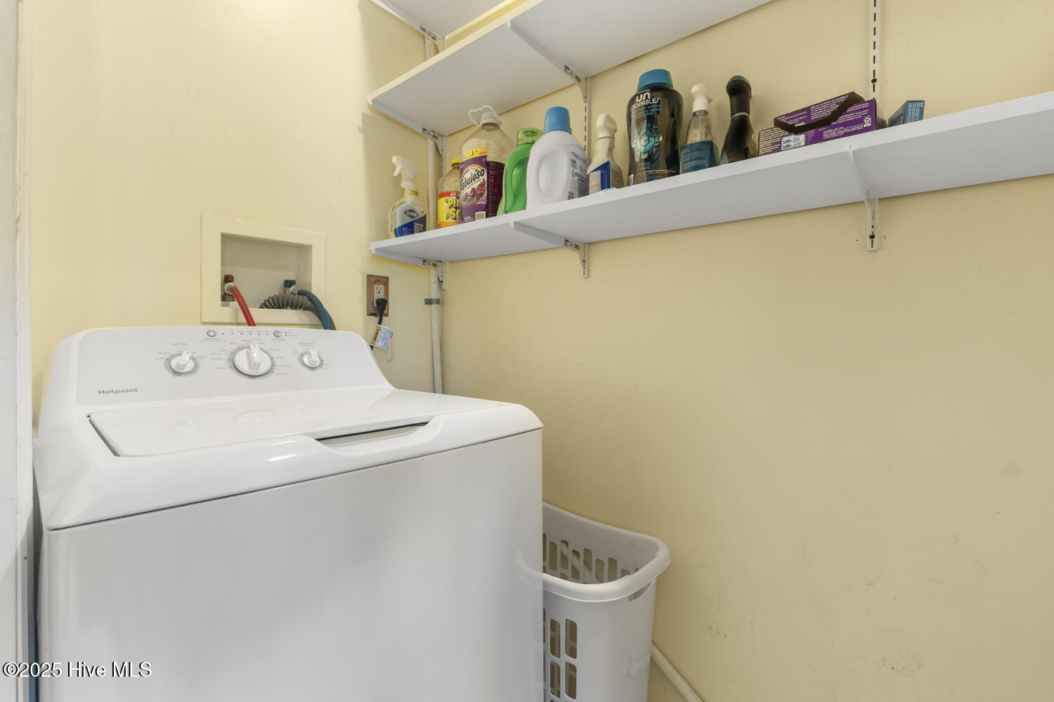 218 W Saltwood Place