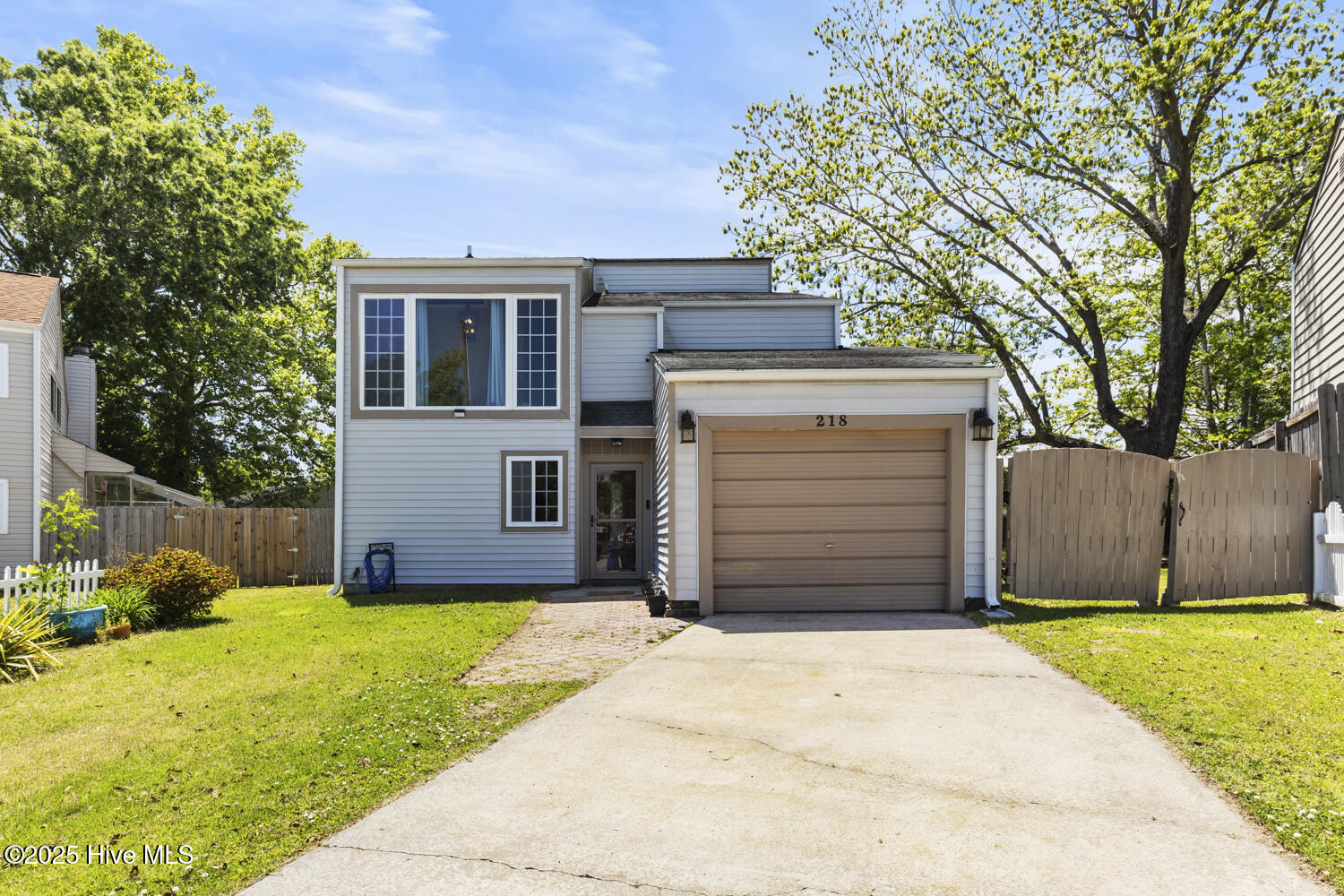 218 W Saltwood Place