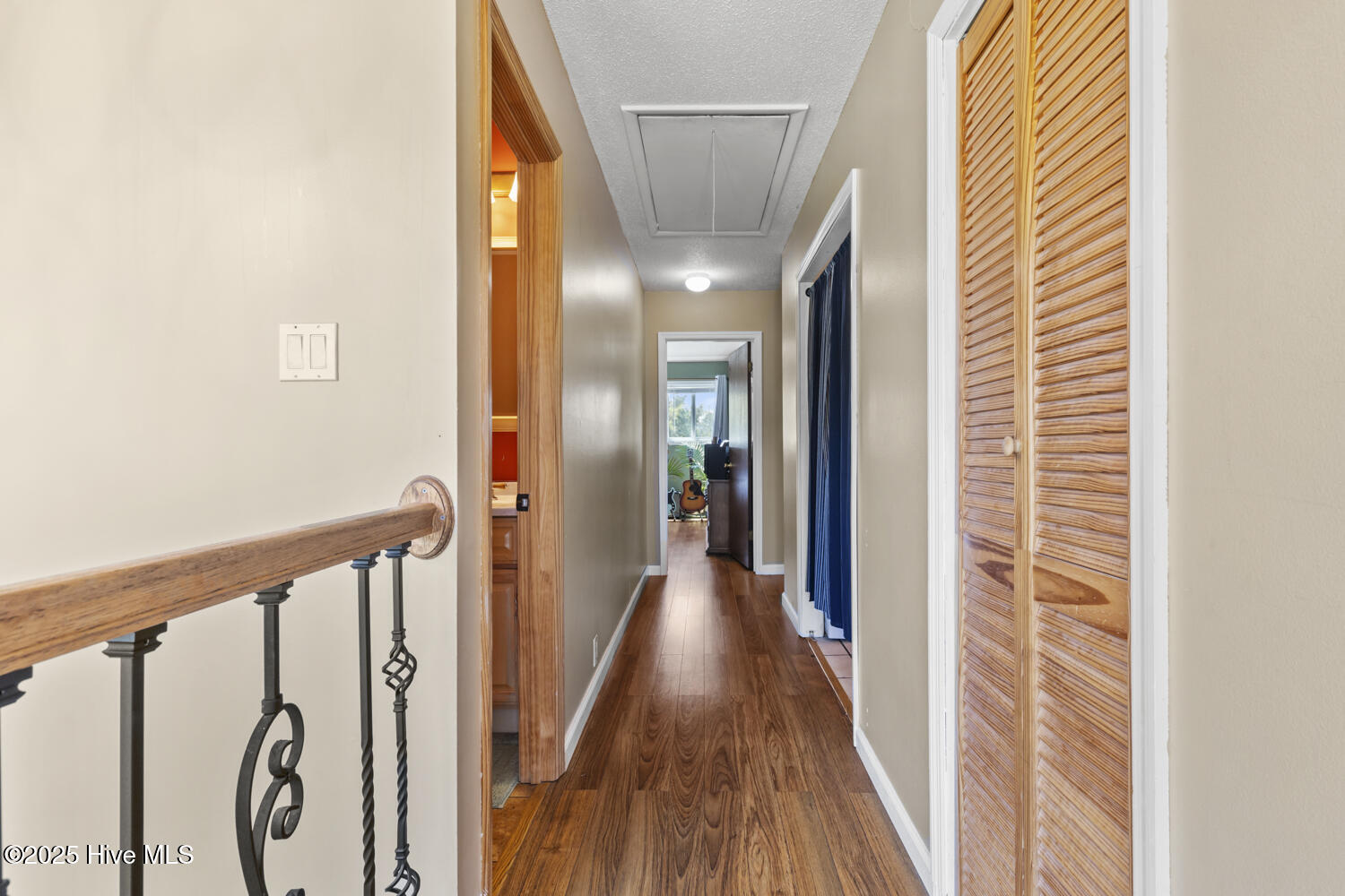 218 W Saltwood Place