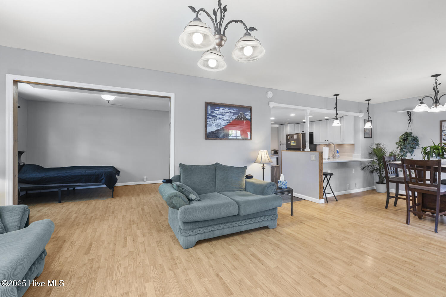 218 W Saltwood Place