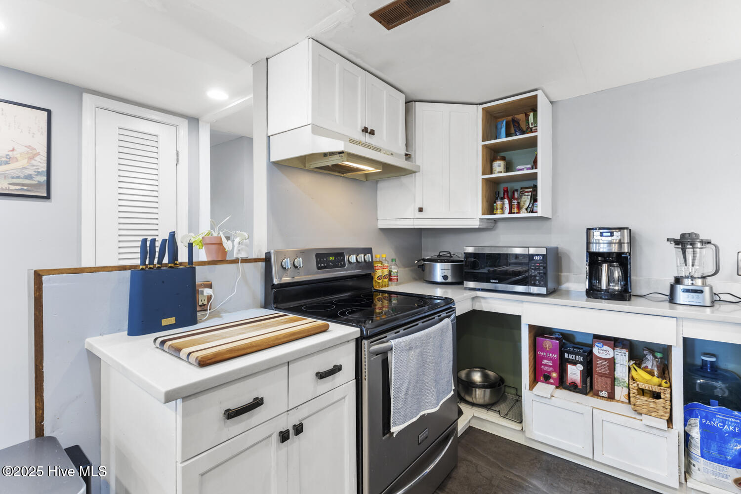 218 W Saltwood Place