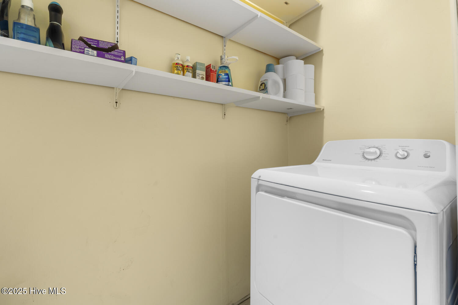 218 W Saltwood Place